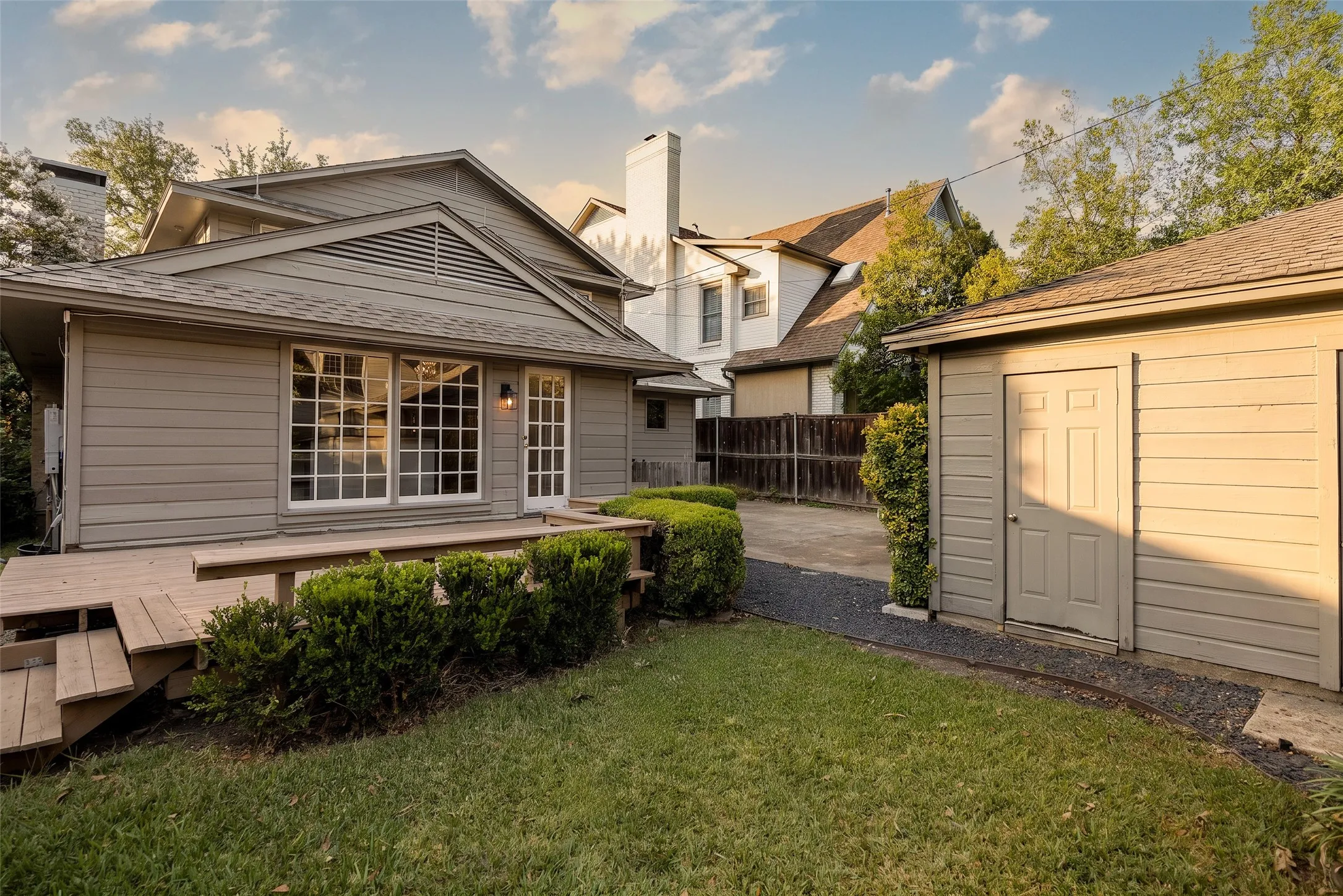 Single Family Residence For Rent in Dallas County , 3813 Purdue Avenue, University Park, Texas 75225, 4 Bedroom, 4 Bathroom, Garage spaces, 2,943 Sqft, built in 1950, mls#21362889, Real Estate Agent in University Park, Homes For Rent in Dallas county, Homes For Rent in University Park, Realtor in University Park Texas, Real Estate Brokerage Independent Realty Texas, Luminita Cordes Realtor
