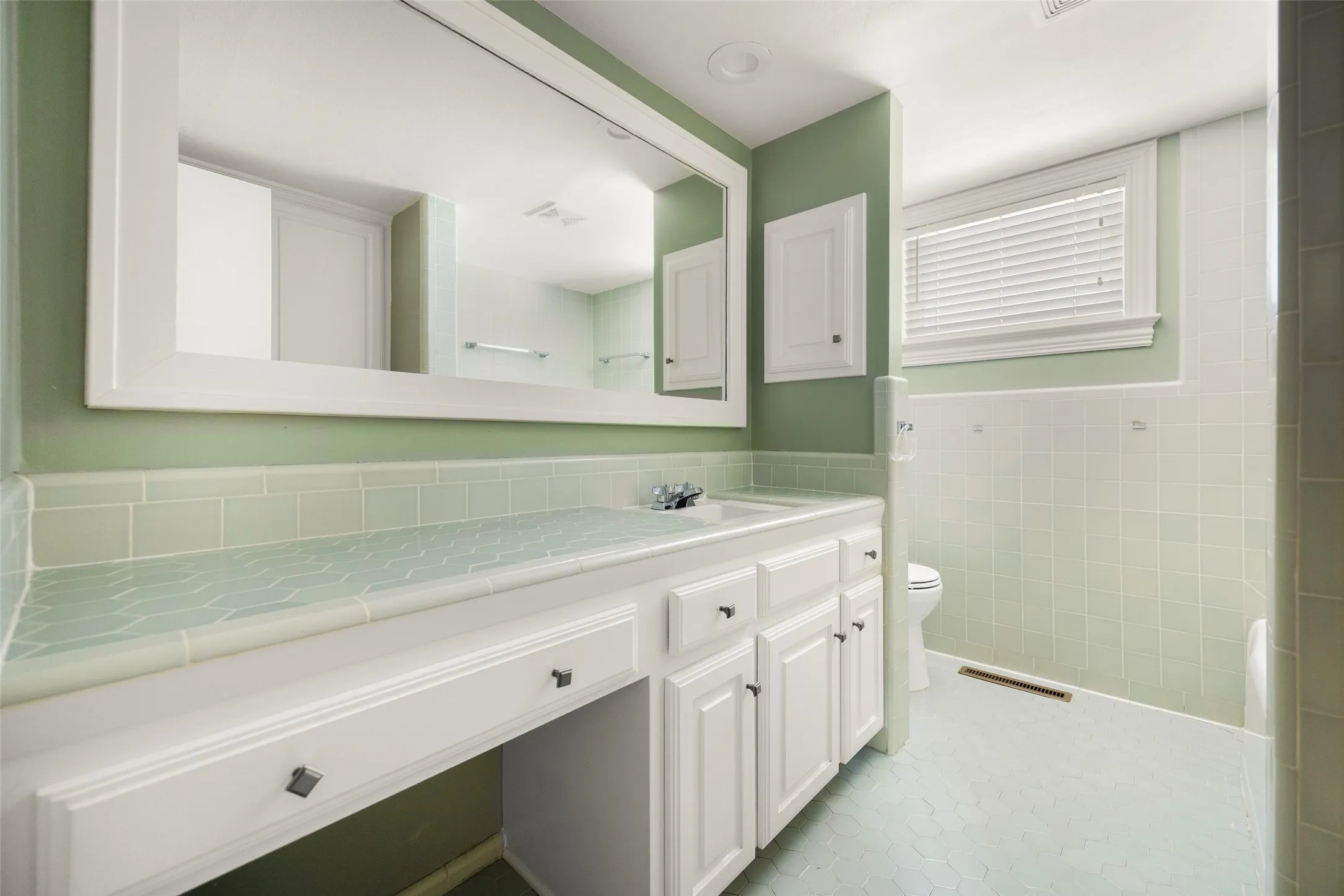 Single Family Residence For Rent in Dallas County , 3813 Purdue Avenue, University Park, Texas 75225, 4 Bedroom, 4 Bathroom, Garage spaces, 2,943 Sqft, built in 1950, mls#21362889, Real Estate Agent in University Park, Homes For Rent in Dallas county, Homes For Rent in University Park, Realtor in University Park Texas, Real Estate Brokerage Independent Realty Texas, Luminita Cordes Realtor