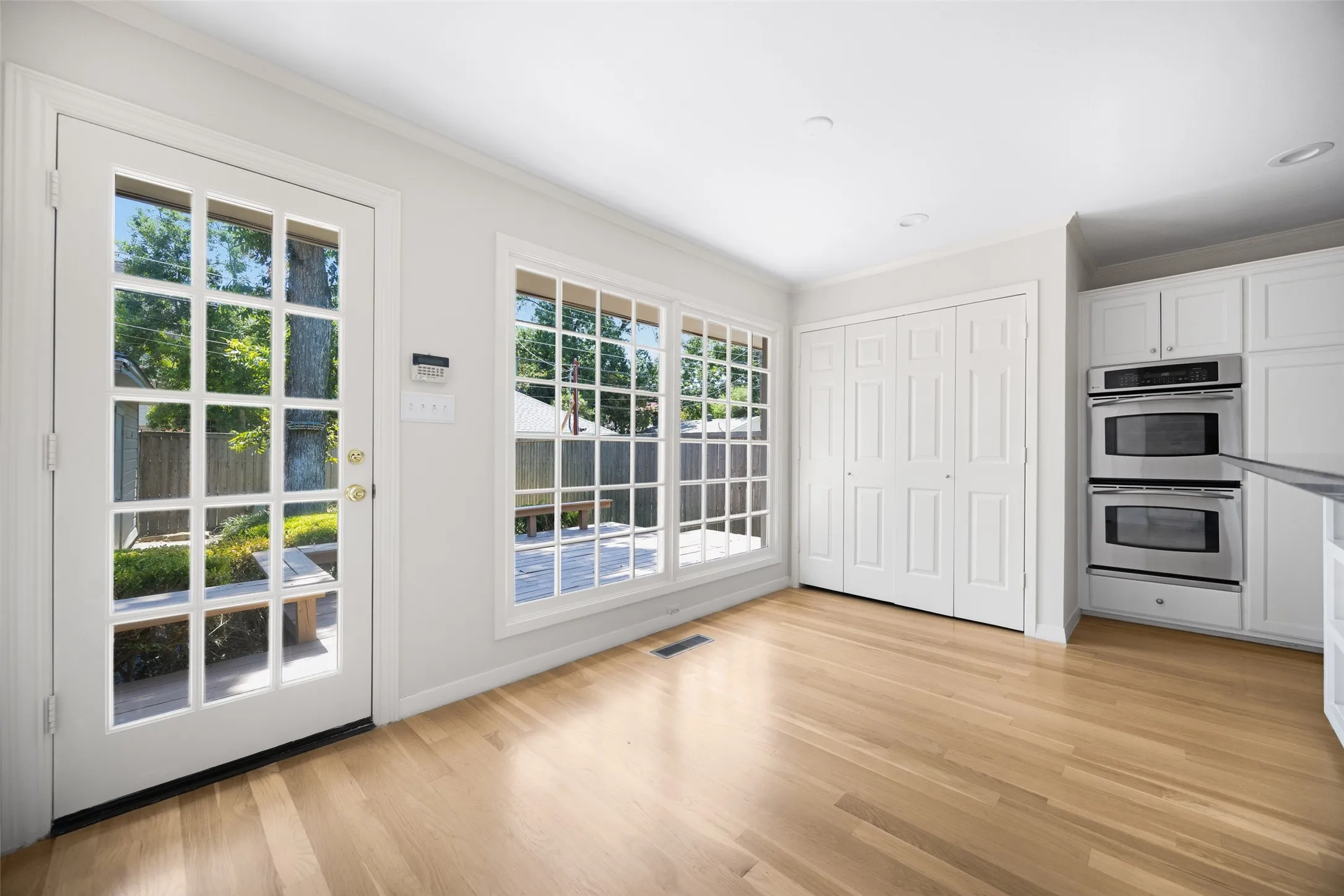 Single Family Residence For Rent in Dallas County , 3813 Purdue Avenue, University Park, Texas 75225, 4 Bedroom, 4 Bathroom, Garage spaces, 2,943 Sqft, built in 1950, mls#21362889, Real Estate Agent in University Park, Homes For Rent in Dallas county, Homes For Rent in University Park, Realtor in University Park Texas, Real Estate Brokerage Independent Realty Texas, Luminita Cordes Realtor