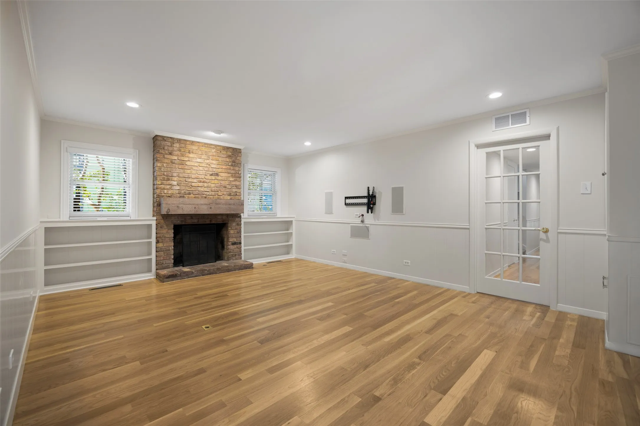 Single Family Residence For Rent in Dallas County , 3813 Purdue Avenue, University Park, Texas 75225, 4 Bedroom, 4 Bathroom, Garage spaces, 2,943 Sqft, built in 1950, mls#21362889, Real Estate Agent in University Park, Homes For Rent in Dallas county, Homes For Rent in University Park, Realtor in University Park Texas, Real Estate Brokerage Independent Realty Texas, Luminita Cordes Realtor