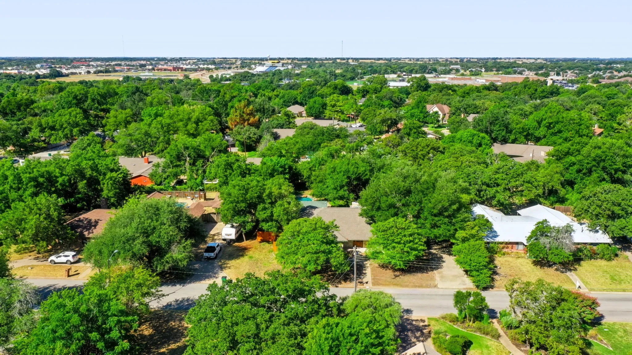 Single Family Residence For Sale in Erath County , 980 N Lydia Street, Stephenville, Texas 76401, 4 Bedroom, 3 Bathroom, 2 Garage spaces, 2,928 Sqft, built in 1977, mls#21362742, Real Estate Agent in Stephenville, Homes For Sale in Erath county, Homes For Sale in Stephenville, Realtor in Stephenville Texas, Real Estate Brokerage Independent Realty Texas, Luminita Cordes Realtor