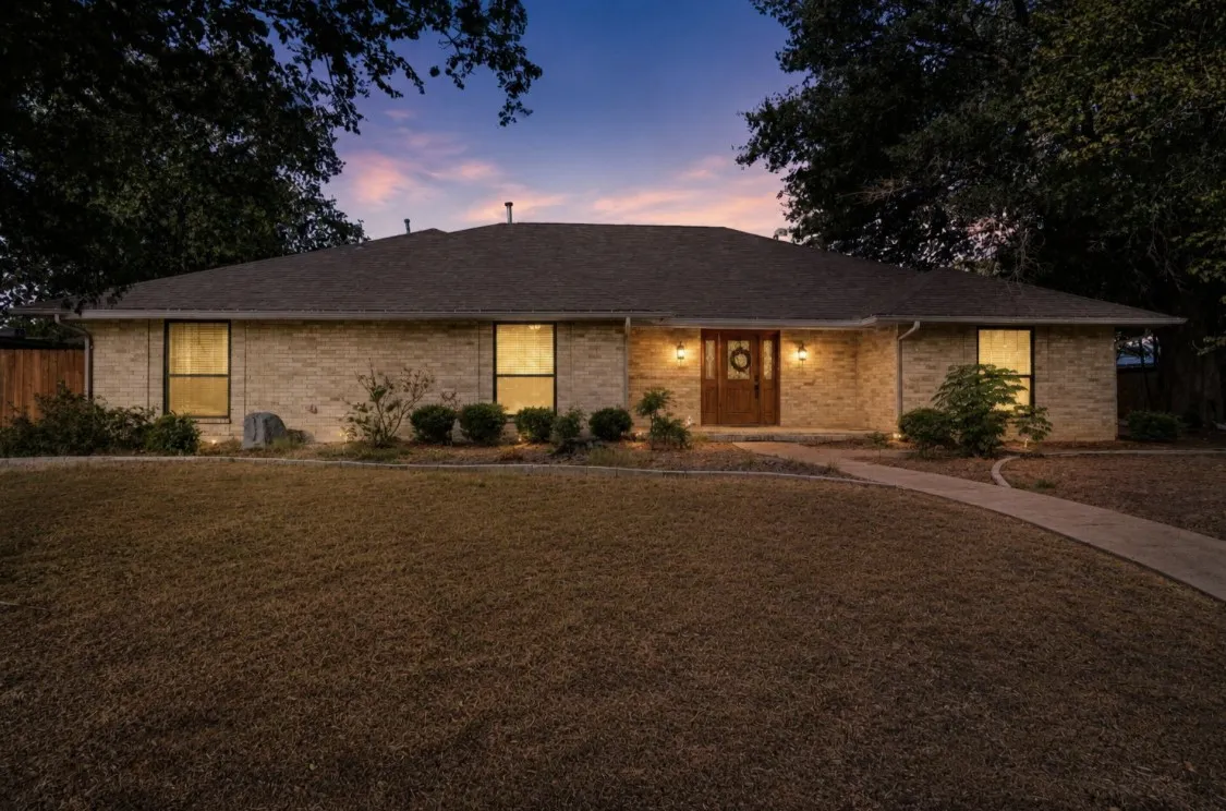 Single Family Residence For Sale in Erath County , 980 N Lydia Street, Stephenville, Texas 76401, 4 Bedroom, 3 Bathroom, 2 Garage spaces, 2,928 Sqft, built in 1977, mls#21362742, Real Estate Agent in Stephenville, Homes For Sale in Erath county, Homes For Sale in Stephenville, Realtor in Stephenville Texas, Real Estate Brokerage Independent Realty Texas, Luminita Cordes Realtor