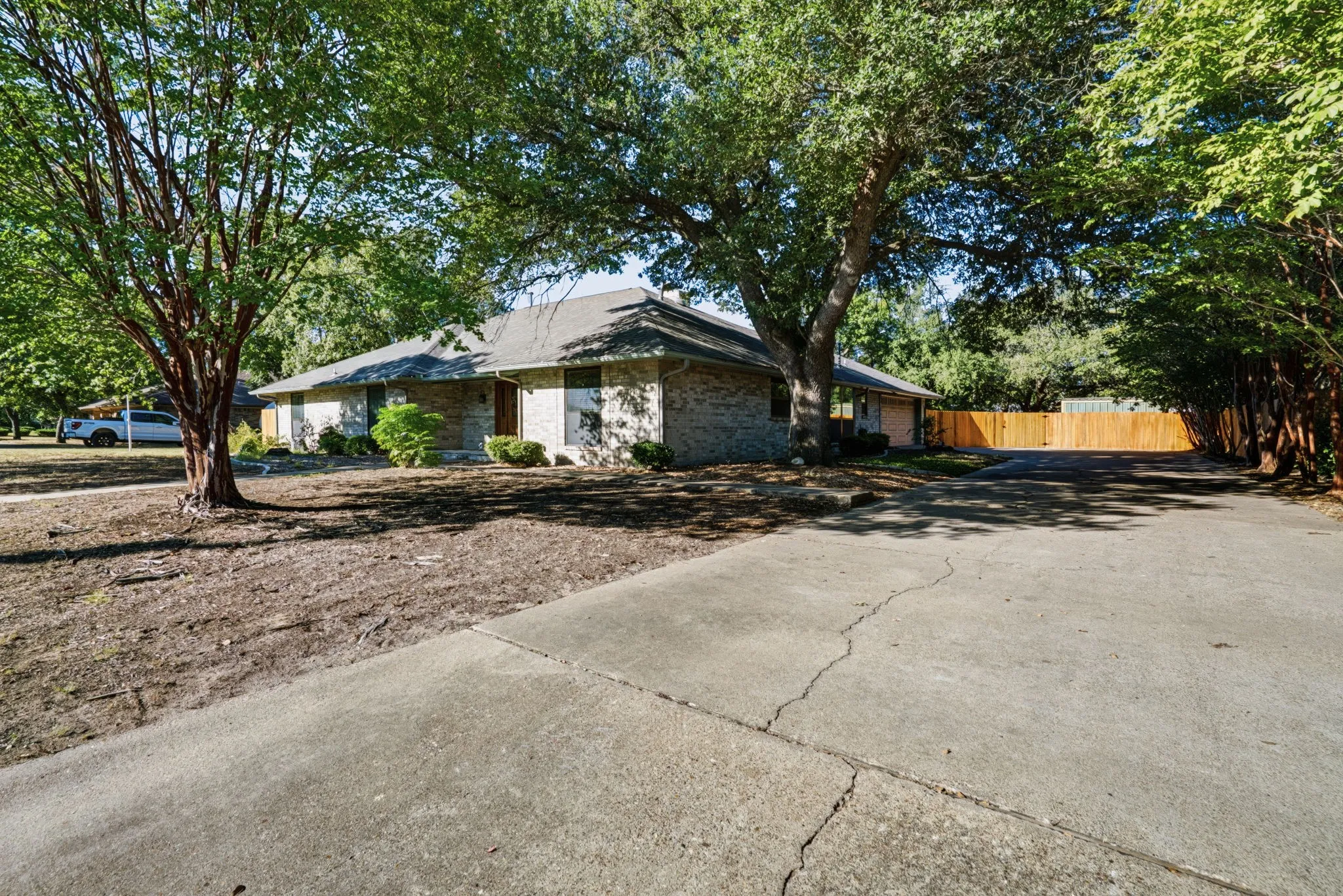 Single Family Residence For Sale in Erath County , 980 N Lydia Street, Stephenville, Texas 76401, 4 Bedroom, 3 Bathroom, 2 Garage spaces, 2,928 Sqft, built in 1977, mls#21362742, Real Estate Agent in Stephenville, Homes For Sale in Erath county, Homes For Sale in Stephenville, Realtor in Stephenville Texas, Real Estate Brokerage Independent Realty Texas, Luminita Cordes Realtor