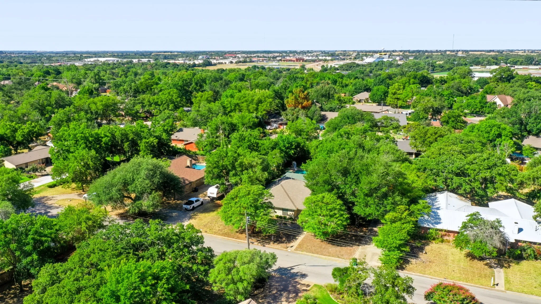 Single Family Residence For Sale in Erath County , 980 N Lydia Street, Stephenville, Texas 76401, 4 Bedroom, 3 Bathroom, 2 Garage spaces, 2,928 Sqft, built in 1977, mls#21362742, Real Estate Agent in Stephenville, Homes For Sale in Erath county, Homes For Sale in Stephenville, Realtor in Stephenville Texas, Real Estate Brokerage Independent Realty Texas, Luminita Cordes Realtor