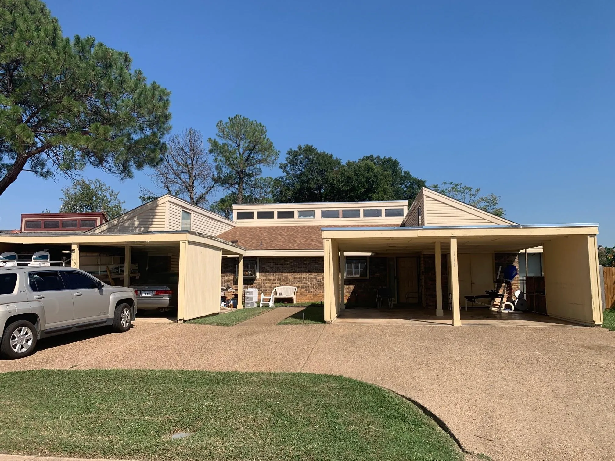Duplex For Sale in Tarrant County , 109 Wilshire Drive, Euless, Texas 76040, 0, 0, Garage spaces, 0 Sqft, built in 1979, mls#21362935, Real Estate Agent in Euless, Homes For Sale in Tarrant county, Homes For Sale in Euless, Realtor in Euless Texas, Real Estate Brokerage Independent Realty Texas, Luminita Cordes Realtor