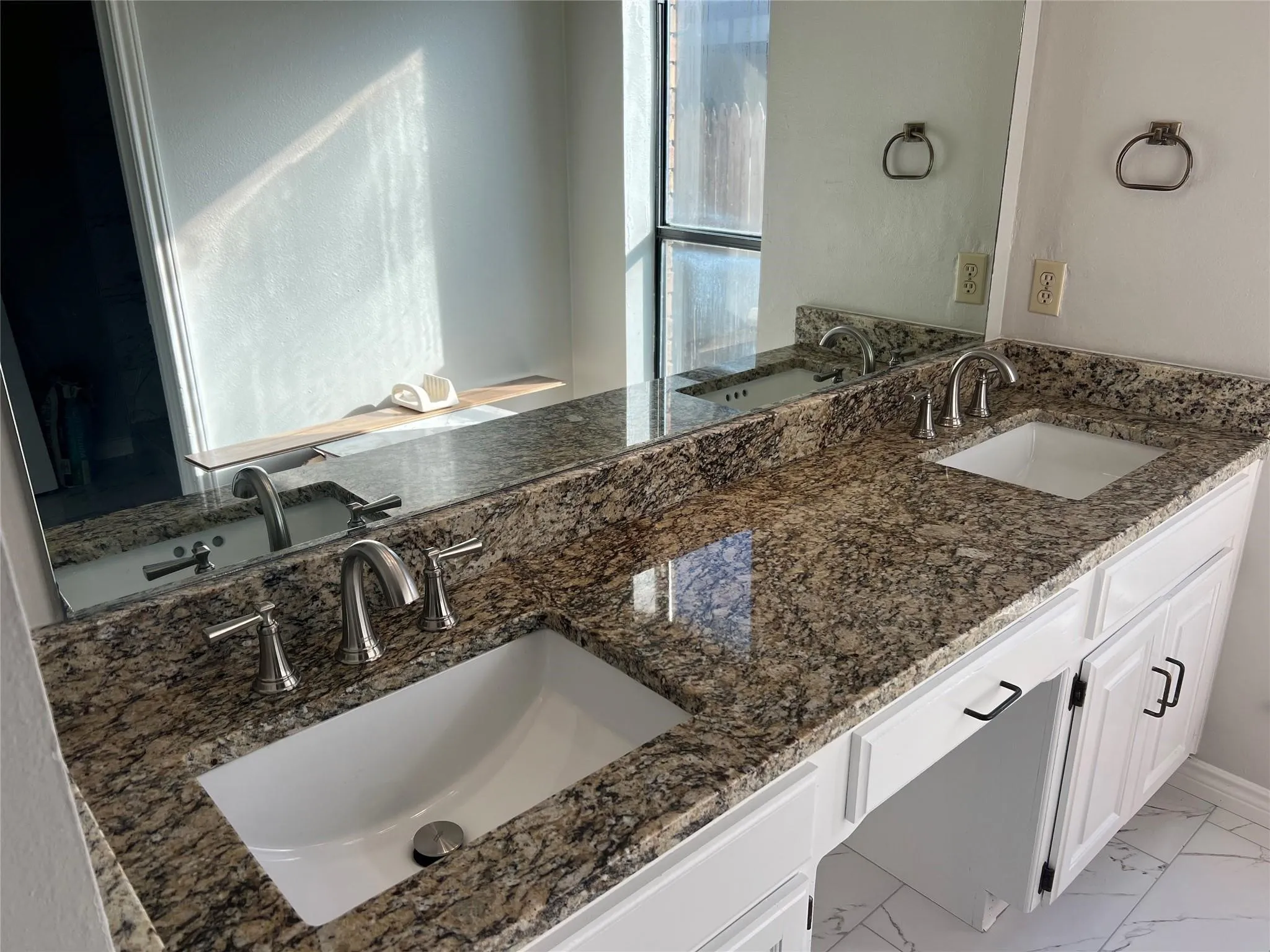 Duplex For Sale in Tarrant County , 109 Wilshire Drive, Euless, Texas 76040, 0, 0, Garage spaces, 0 Sqft, built in 1979, mls#21362935, Real Estate Agent in Euless, Homes For Sale in Tarrant county, Homes For Sale in Euless, Realtor in Euless Texas, Real Estate Brokerage Independent Realty Texas, Luminita Cordes Realtor