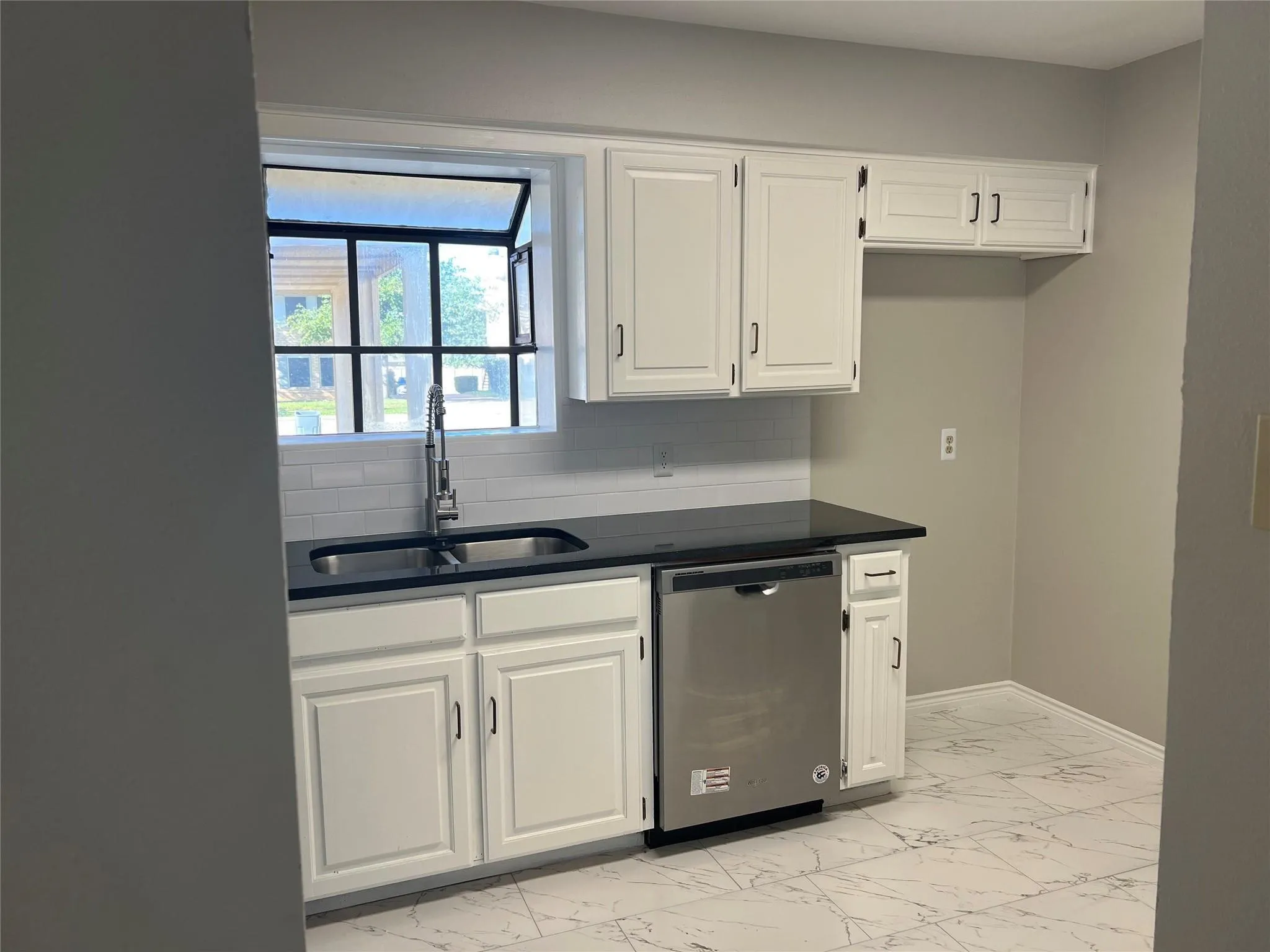 Duplex For Sale in Tarrant County , 109 Wilshire Drive, Euless, Texas 76040, 0, 0, Garage spaces, 0 Sqft, built in 1979, mls#21362935, Real Estate Agent in Euless, Homes For Sale in Tarrant county, Homes For Sale in Euless, Realtor in Euless Texas, Real Estate Brokerage Independent Realty Texas, Luminita Cordes Realtor