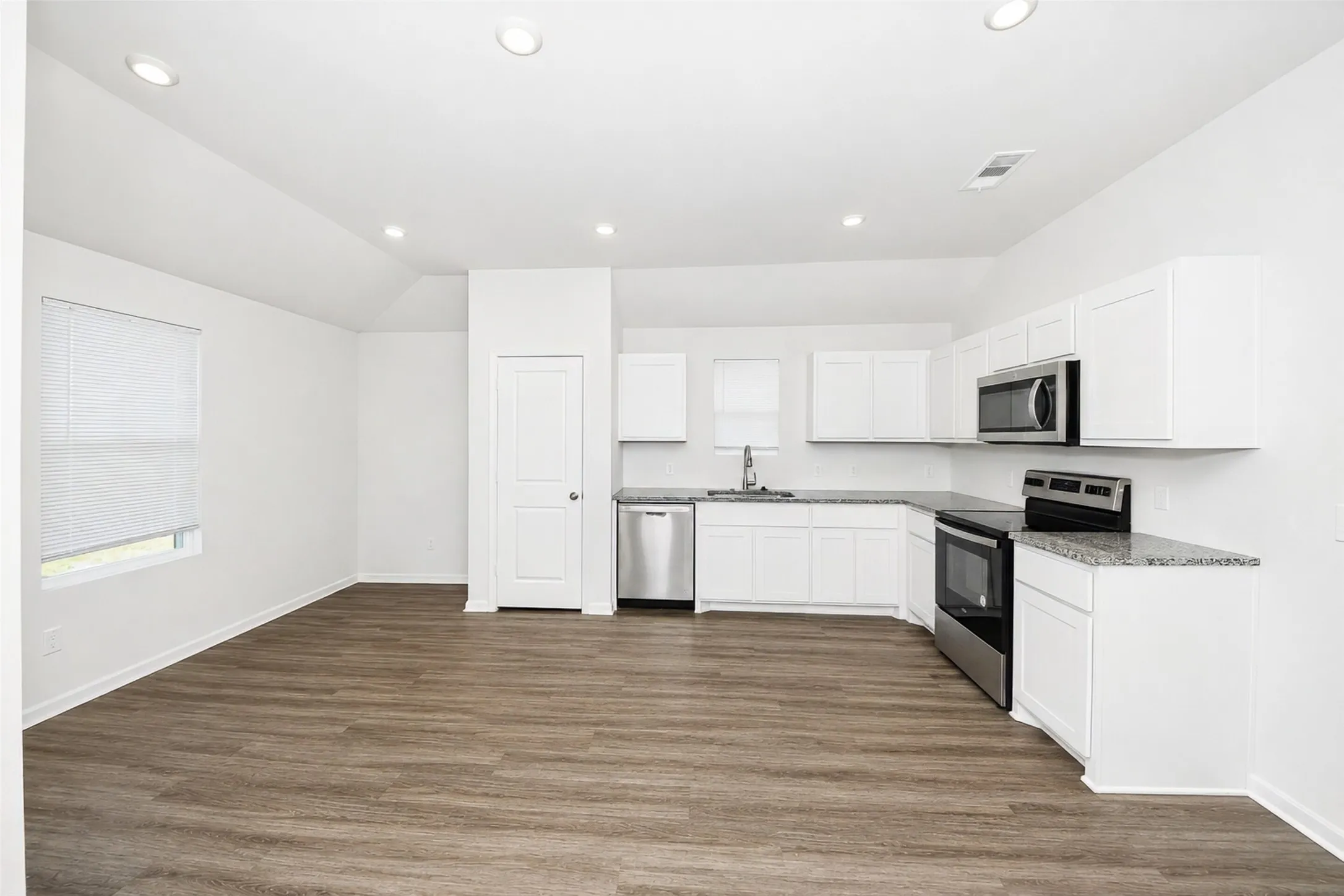 Single Family Residence For Rent in Parker County , 525 Jameson Street, Springtown, Texas 76082, 3 Bedroom, 2 Bathroom, 2 Garage spaces, 1,416 Sqft, built in 2023, mls#21362708, Real Estate Agent in Springtown, Homes For Rent in Parker county, Homes For Rent in Springtown, Realtor in Springtown Texas, Real Estate Brokerage Independent Realty Texas, Luminita Cordes Realtor