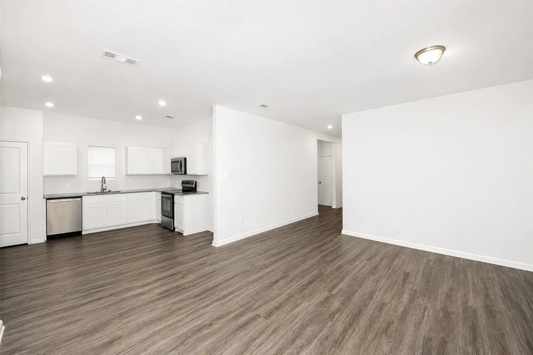 Single Family Residence For Rent in Parker County , 525 Jameson Street, Springtown, Texas 76082, 3 Bedroom, 2 Bathroom, 2 Garage spaces, 1,416 Sqft, built in 2023, mls#21362708, Real Estate Agent in Springtown, Homes For Rent in Parker county, Homes For Rent in Springtown, Realtor in Springtown Texas, Real Estate Brokerage Independent Realty Texas, Luminita Cordes Realtor