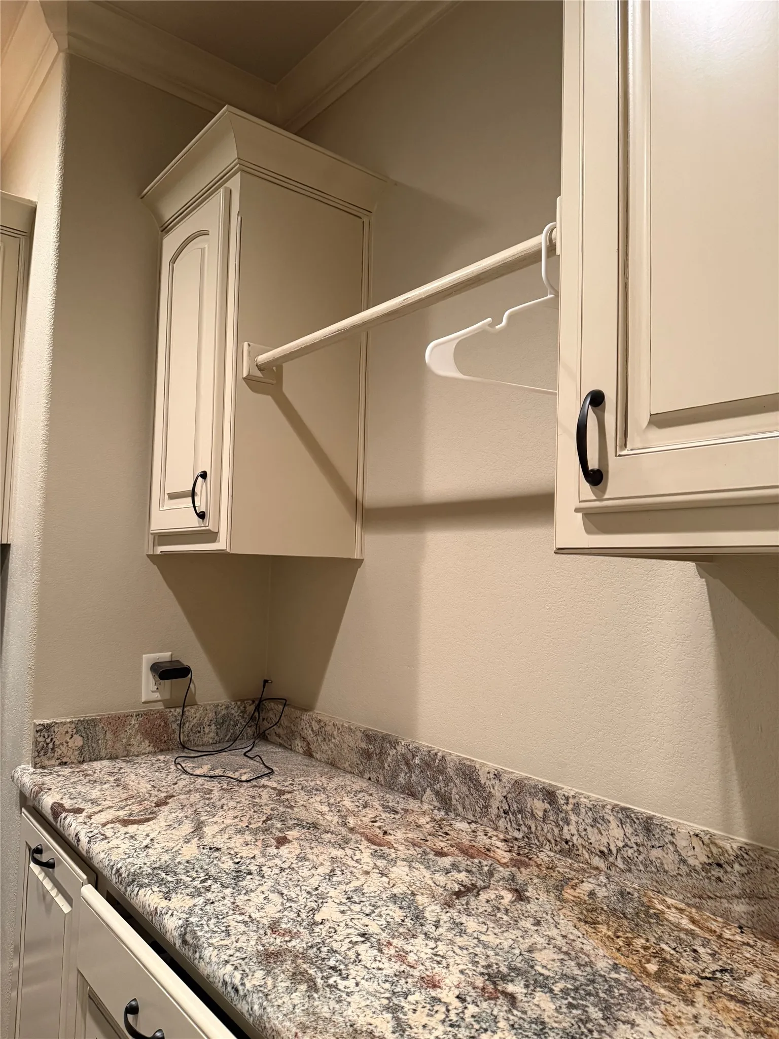 Single Family Residence For Sale in Harrison County , 2371 Country Club Road W, Longview, Texas 75602, 3 Bedroom, 2 Bathroom, 1 Garage spaces, 2,700 Sqft, built in 2013, mls#21362656, Real Estate Agent in Longview, Homes For Sale in Harrison county, Homes For Sale in Longview, Realtor in Longview Texas, Real Estate Brokerage Independent Realty Texas, Luminita Cordes Realtor