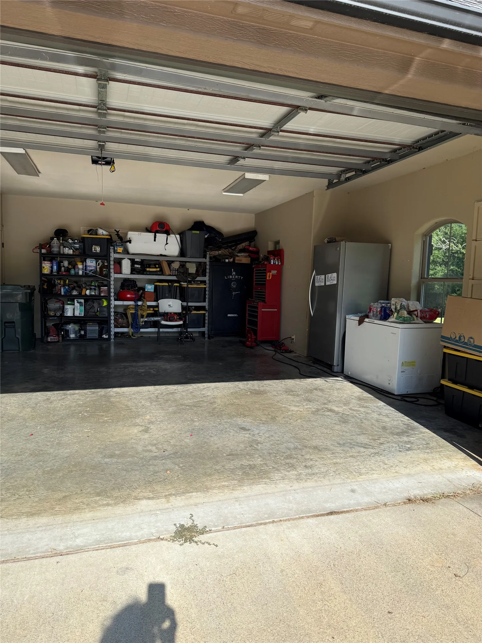 Single Family Residence For Sale in Harrison County , 2371 Country Club Road W, Longview, Texas 75602, 3 Bedroom, 2 Bathroom, 1 Garage spaces, 2,700 Sqft, built in 2013, mls#21362656, Real Estate Agent in Longview, Homes For Sale in Harrison county, Homes For Sale in Longview, Realtor in Longview Texas, Real Estate Brokerage Independent Realty Texas, Luminita Cordes Realtor