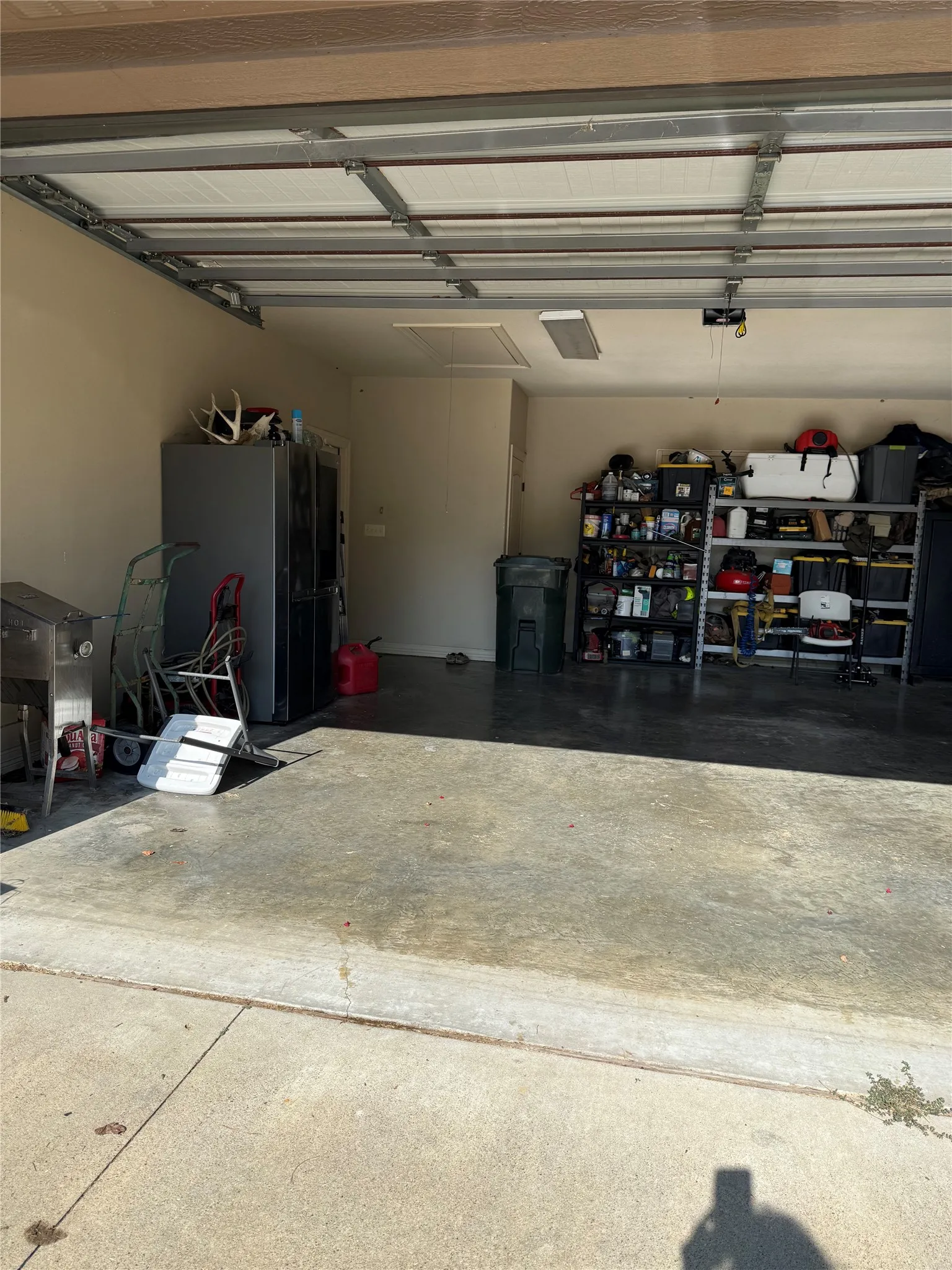 Single Family Residence For Sale in Harrison County , 2371 Country Club Road W, Longview, Texas 75602, 3 Bedroom, 2 Bathroom, 1 Garage spaces, 2,700 Sqft, built in 2013, mls#21362656, Real Estate Agent in Longview, Homes For Sale in Harrison county, Homes For Sale in Longview, Realtor in Longview Texas, Real Estate Brokerage Independent Realty Texas, Luminita Cordes Realtor