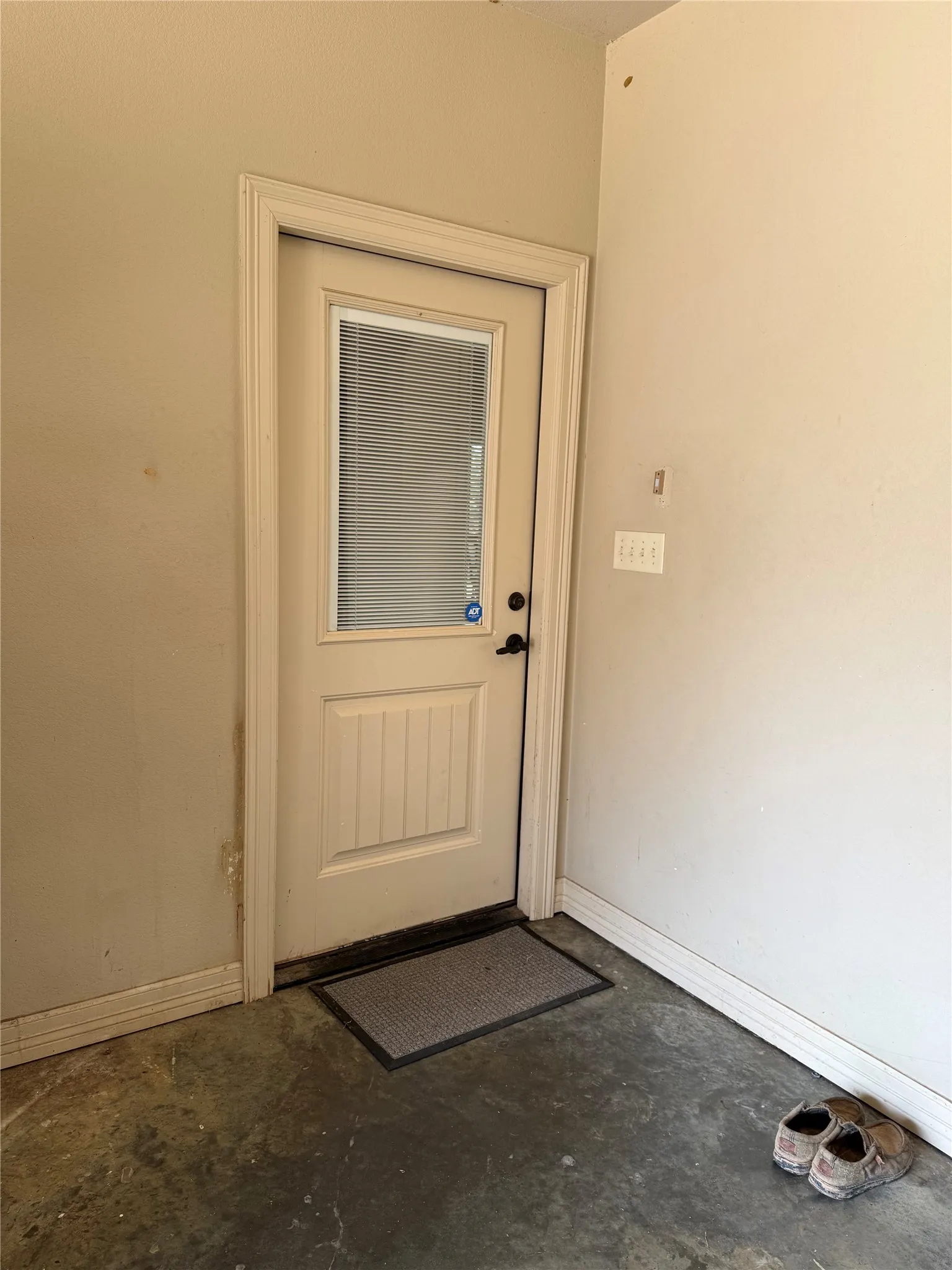 Single Family Residence For Sale in Harrison County , 2371 Country Club Road W, Longview, Texas 75602, 3 Bedroom, 2 Bathroom, 1 Garage spaces, 2,700 Sqft, built in 2013, mls#21362656, Real Estate Agent in Longview, Homes For Sale in Harrison county, Homes For Sale in Longview, Realtor in Longview Texas, Real Estate Brokerage Independent Realty Texas, Luminita Cordes Realtor