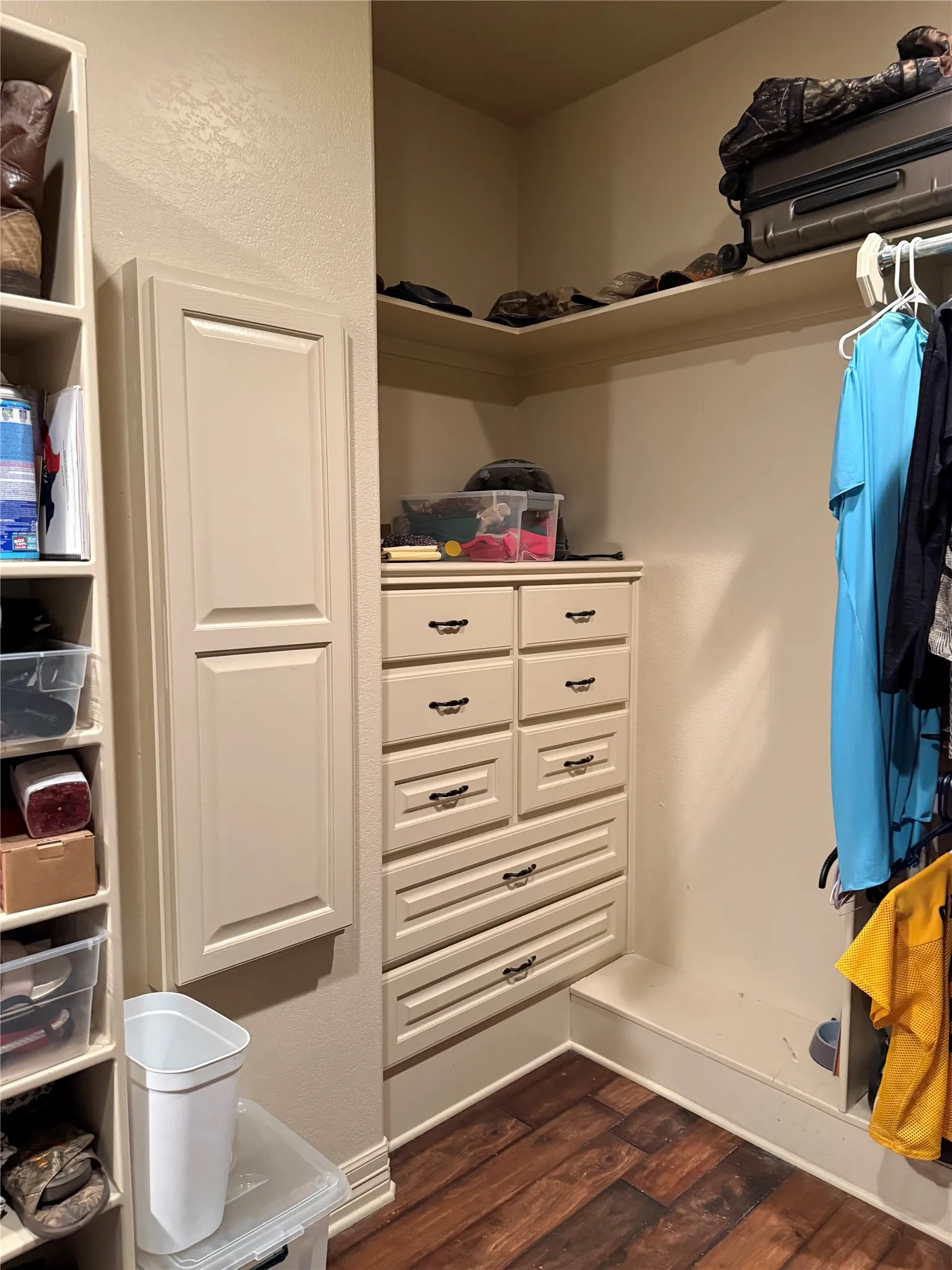 Single Family Residence For Sale in Harrison County , 2371 Country Club Road W, Longview, Texas 75602, 3 Bedroom, 2 Bathroom, 1 Garage spaces, 2,700 Sqft, built in 2013, mls#21362656, Real Estate Agent in Longview, Homes For Sale in Harrison county, Homes For Sale in Longview, Realtor in Longview Texas, Real Estate Brokerage Independent Realty Texas, Luminita Cordes Realtor
