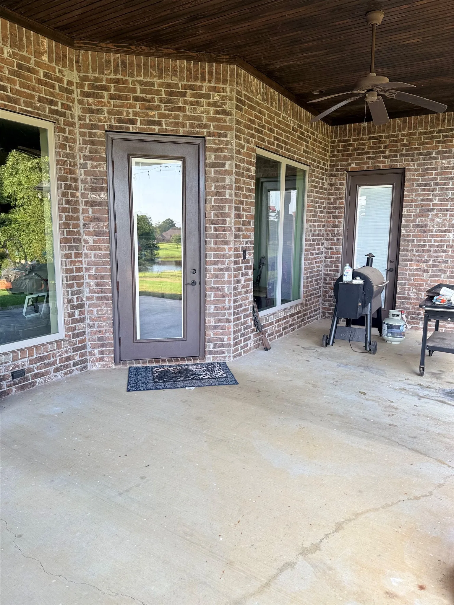 Single Family Residence For Sale in Harrison County , 2371 Country Club Road W, Longview, Texas 75602, 3 Bedroom, 2 Bathroom, 1 Garage spaces, 2,700 Sqft, built in 2013, mls#21362656, Real Estate Agent in Longview, Homes For Sale in Harrison county, Homes For Sale in Longview, Realtor in Longview Texas, Real Estate Brokerage Independent Realty Texas, Luminita Cordes Realtor