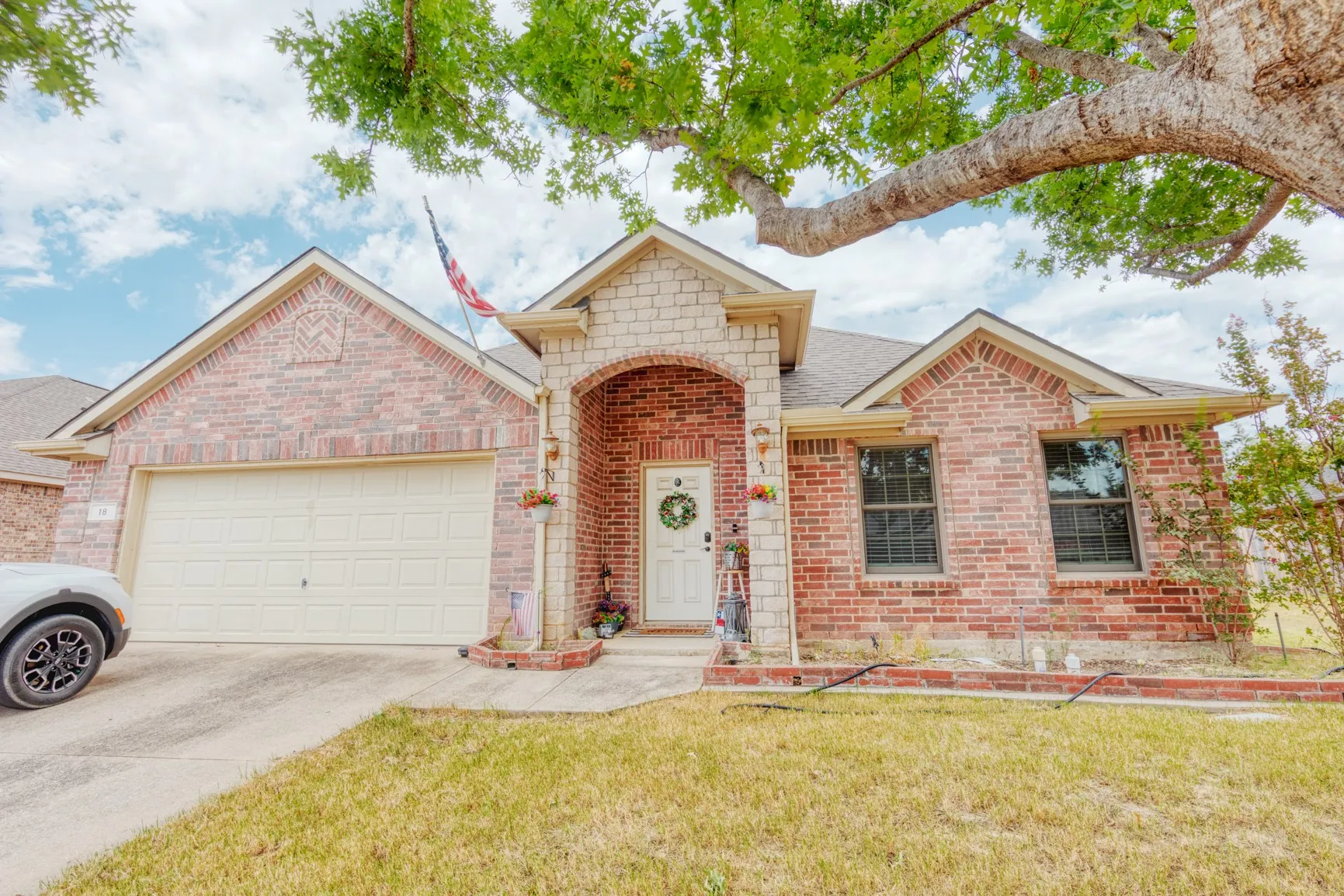 Single Family Residence For Sale in Denton County , 18 Pleasant Valley, Sanger, Texas 76266, 3 Bedroom, 2 Bathroom, 2 Garage spaces, 2,304 Sqft, built in 2007, mls#21362856, Real Estate Agent in Sanger, Homes For Sale in Denton county, Homes For Sale in Sanger, Realtor in Sanger Texas, Real Estate Brokerage Independent Realty Texas, Luminita Cordes Realtor
