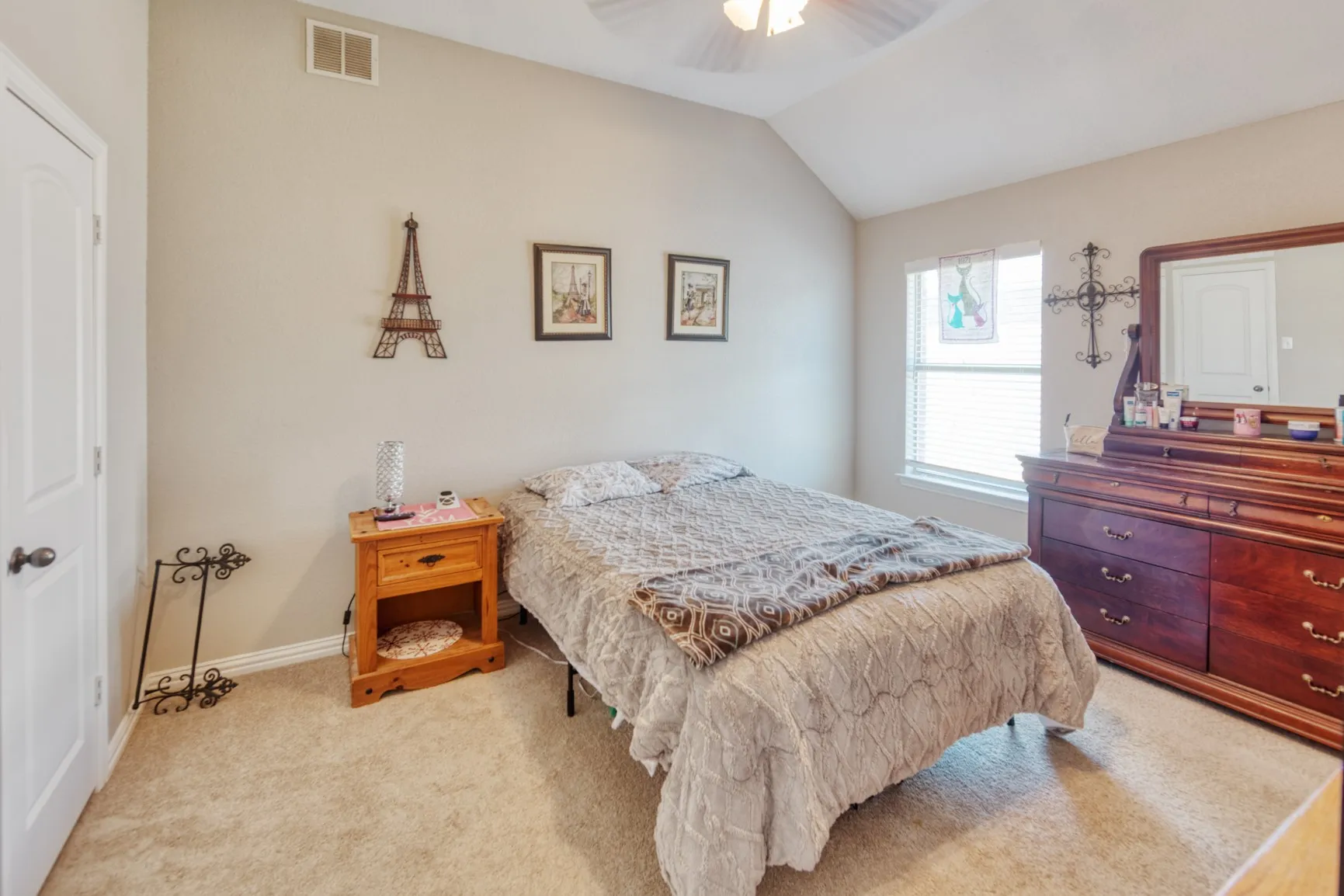 Single Family Residence For Sale in Denton County , 18 Pleasant Valley, Sanger, Texas 76266, 3 Bedroom, 2 Bathroom, 2 Garage spaces, 2,304 Sqft, built in 2007, mls#21362856, Real Estate Agent in Sanger, Homes For Sale in Denton county, Homes For Sale in Sanger, Realtor in Sanger Texas, Real Estate Brokerage Independent Realty Texas, Luminita Cordes Realtor