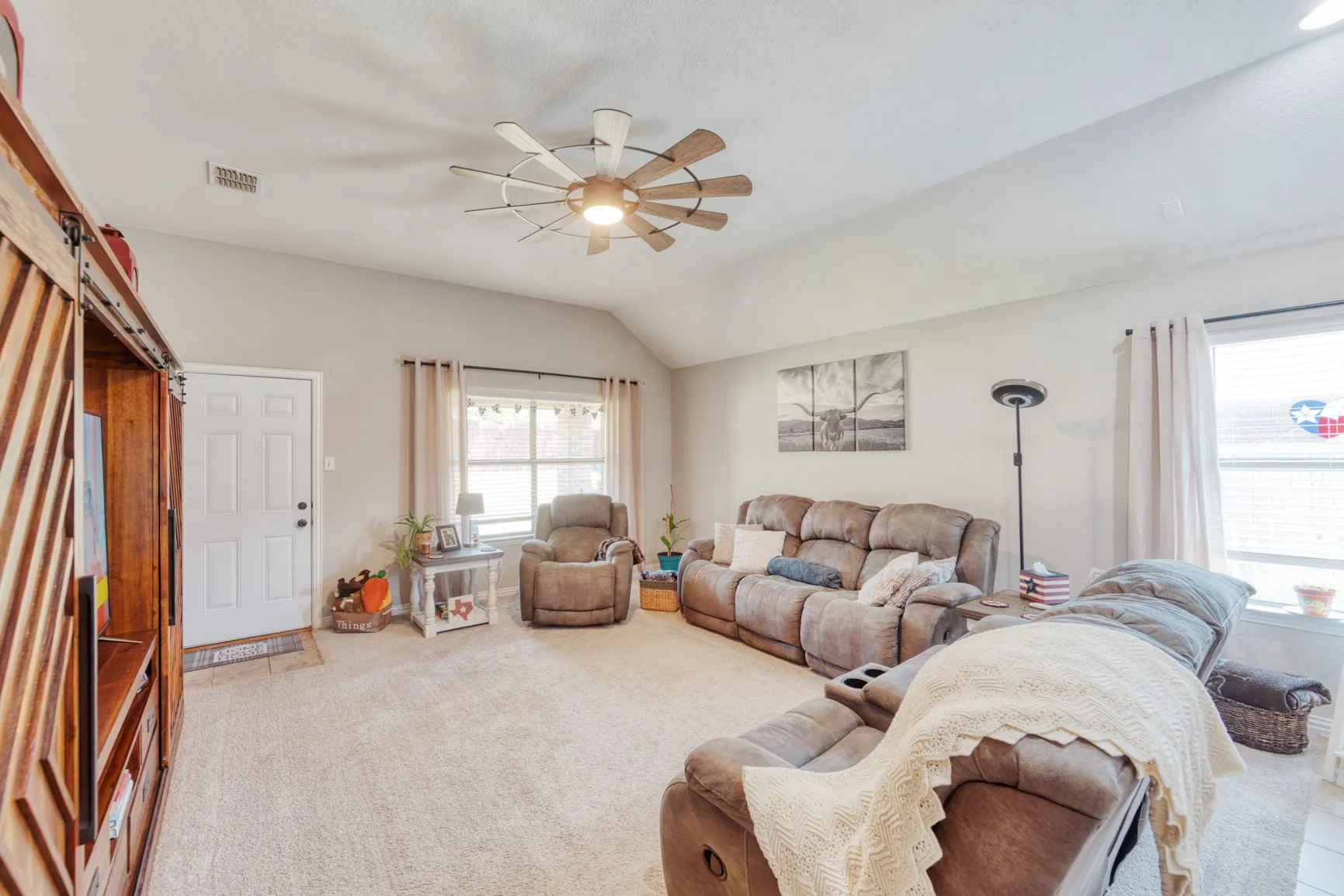 Single Family Residence For Sale in Denton County , 18 Pleasant Valley, Sanger, Texas 76266, 3 Bedroom, 2 Bathroom, 2 Garage spaces, 2,304 Sqft, built in 2007, mls#21362856, Real Estate Agent in Sanger, Homes For Sale in Denton county, Homes For Sale in Sanger, Realtor in Sanger Texas, Real Estate Brokerage Independent Realty Texas, Luminita Cordes Realtor