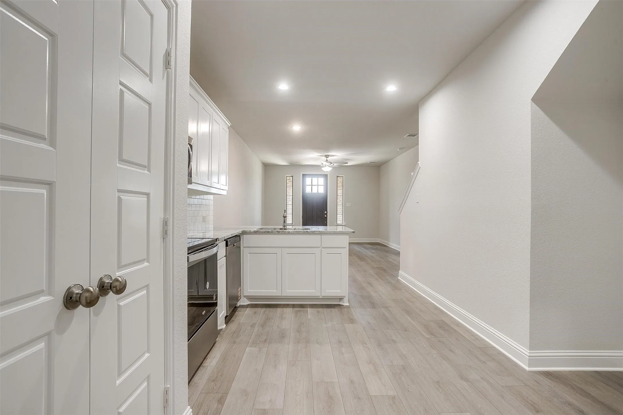 Townhouse For Sale in Tarrant County , 6912 Houndstooth Place, Arlington, Texas 76001, 3 Bedroom, 3 Bathroom, 2 Garage spaces, 1,756 Sqft, built in 2025, mls#21362944, Real Estate Agent in Arlington, Homes For Sale in Tarrant county, Homes For Sale in Arlington, Realtor in Arlington Texas, Real Estate Brokerage Independent Realty Texas, Luminita Cordes Realtor