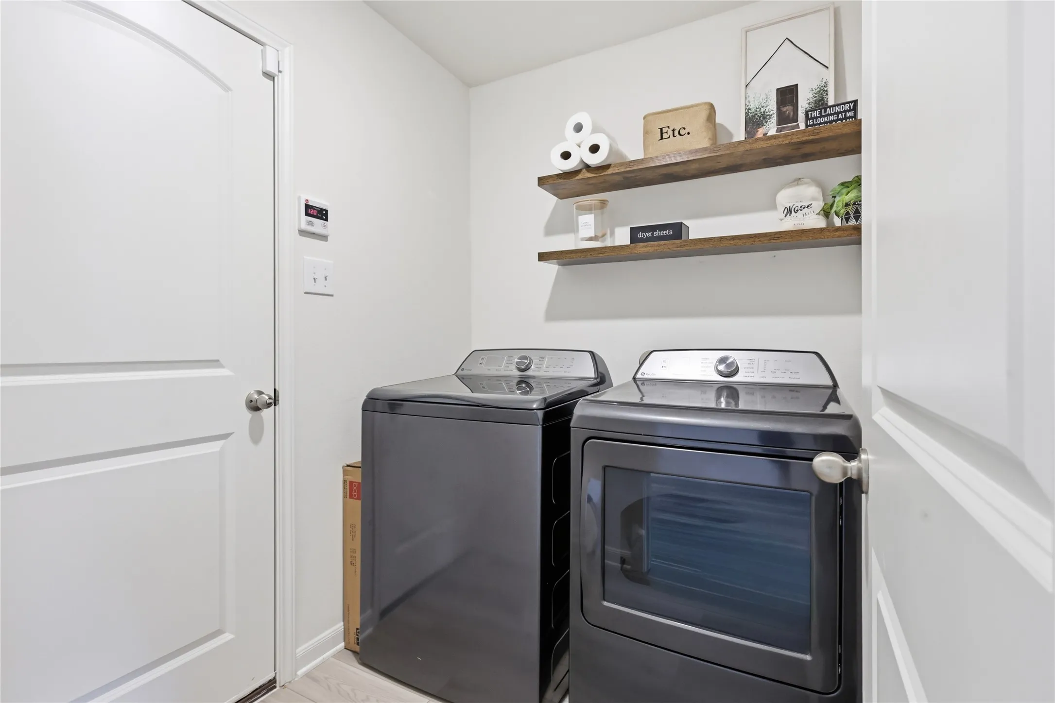 Single Family Residence For Sale in Tarrant County , 916 American Flyer Boulevard, Fort Worth, Texas 76108, 3 Bedroom, 2 Bathroom, 2 Garage spaces, 1,316 Sqft, built in 2022, Price $310,000, mls#21362621, Real Estate Agent in Fort Worth, Homes For Sale in Tarrant county, Homes For Sale in Fort Worth, Realtor in Fort Worth Texas, Real Estate Brokerage Independent Realty Texas, Luminita Cordes Realtor