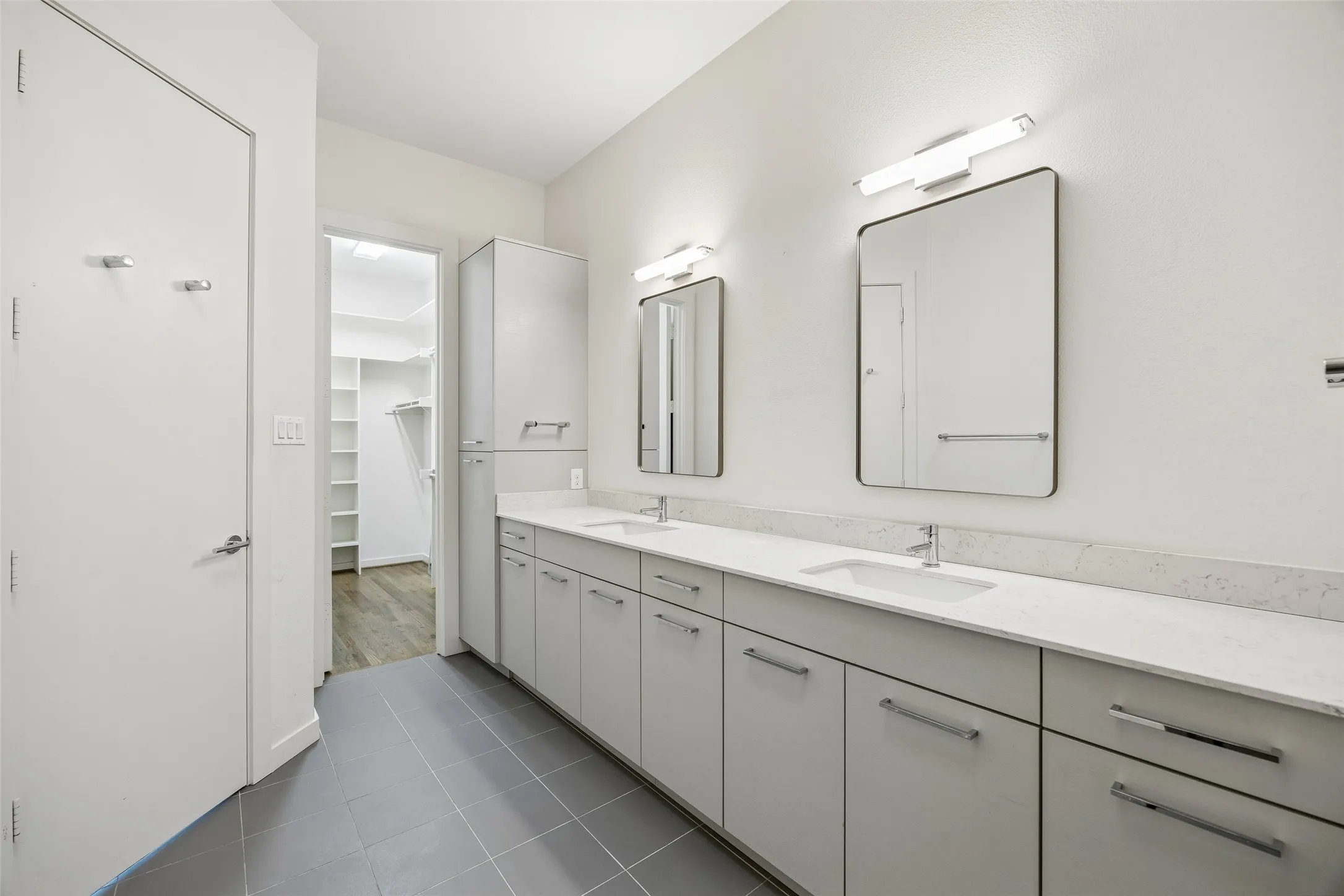 Townhouse For Sale in Dallas County , 4025 Lemmon Tree Place, Dallas, Texas 75219, 3 Bedroom, 4 Bathroom, 2 Garage spaces, 2,093 Sqft, built in 2014, mls#21361893, Real Estate Agent in Dallas, Homes For Sale in Dallas county, Homes For Sale in Dallas, Realtor in Dallas Texas, Real Estate Brokerage Independent Realty Texas, Luminita Cordes Realtor