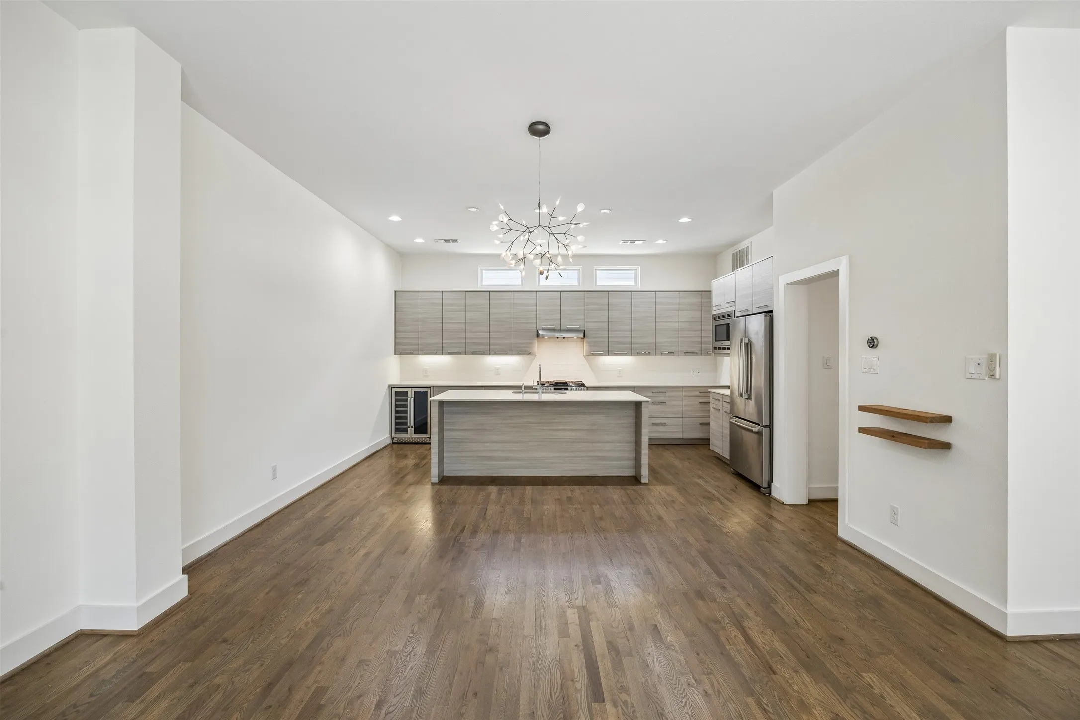 Townhouse For Sale in Dallas County , 4025 Lemmon Tree Place, Dallas, Texas 75219, 3 Bedroom, 4 Bathroom, 2 Garage spaces, 2,093 Sqft, built in 2014, mls#21361893, Real Estate Agent in Dallas, Homes For Sale in Dallas county, Homes For Sale in Dallas, Realtor in Dallas Texas, Real Estate Brokerage Independent Realty Texas, Luminita Cordes Realtor