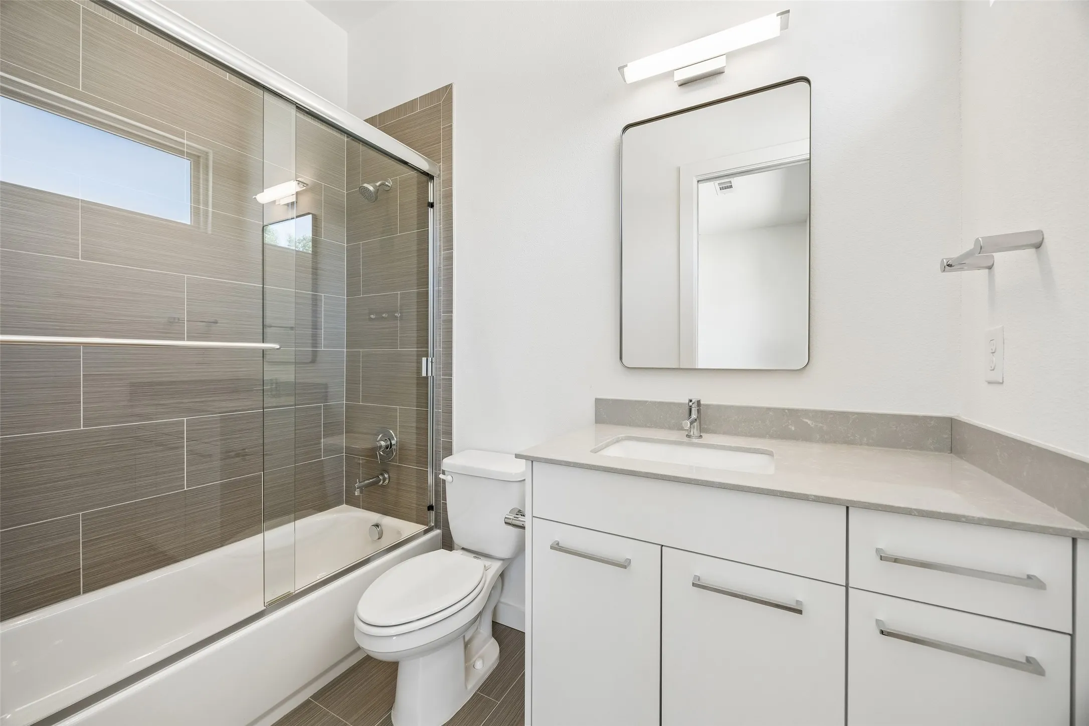 Townhouse For Sale in Dallas County , 4025 Lemmon Tree Place, Dallas, Texas 75219, 3 Bedroom, 4 Bathroom, 2 Garage spaces, 2,093 Sqft, built in 2014, mls#21361893, Real Estate Agent in Dallas, Homes For Sale in Dallas county, Homes For Sale in Dallas, Realtor in Dallas Texas, Real Estate Brokerage Independent Realty Texas, Luminita Cordes Realtor