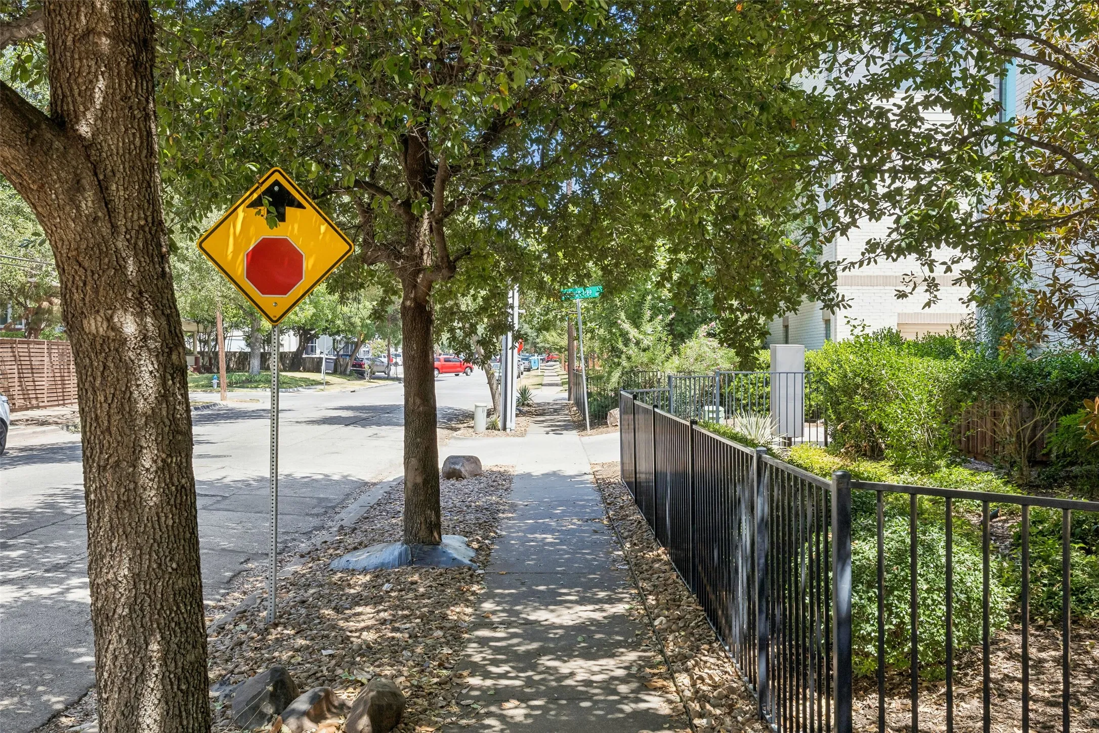 Townhouse For Sale in Dallas County , 4025 Lemmon Tree Place, Dallas, Texas 75219, 3 Bedroom, 4 Bathroom, 2 Garage spaces, 2,093 Sqft, built in 2014, mls#21361893, Real Estate Agent in Dallas, Homes For Sale in Dallas county, Homes For Sale in Dallas, Realtor in Dallas Texas, Real Estate Brokerage Independent Realty Texas, Luminita Cordes Realtor