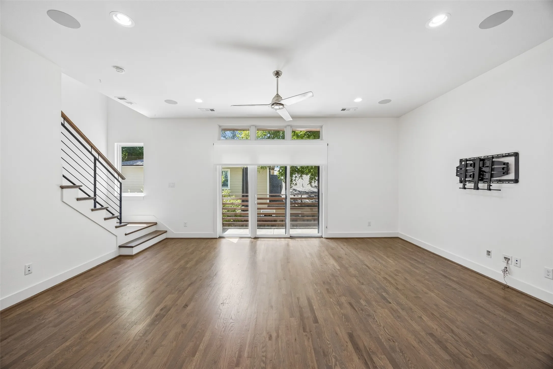 Townhouse For Sale in Dallas County , 4025 Lemmon Tree Place, Dallas, Texas 75219, 3 Bedroom, 4 Bathroom, 2 Garage spaces, 2,093 Sqft, built in 2014, mls#21361893, Real Estate Agent in Dallas, Homes For Sale in Dallas county, Homes For Sale in Dallas, Realtor in Dallas Texas, Real Estate Brokerage Independent Realty Texas, Luminita Cordes Realtor