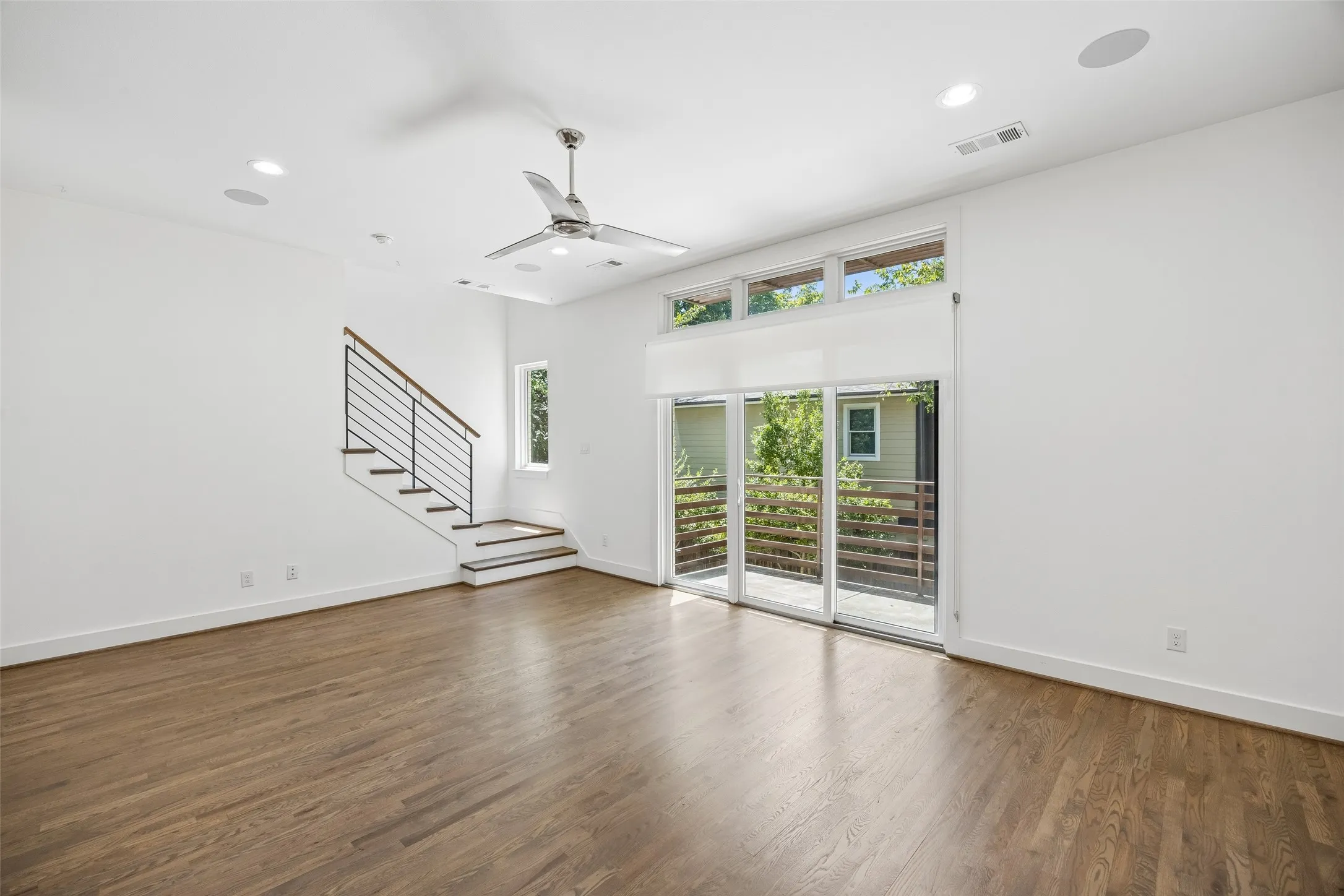 Townhouse For Sale in Dallas County , 4025 Lemmon Tree Place, Dallas, Texas 75219, 3 Bedroom, 4 Bathroom, 2 Garage spaces, 2,093 Sqft, built in 2014, mls#21361893, Real Estate Agent in Dallas, Homes For Sale in Dallas county, Homes For Sale in Dallas, Realtor in Dallas Texas, Real Estate Brokerage Independent Realty Texas, Luminita Cordes Realtor