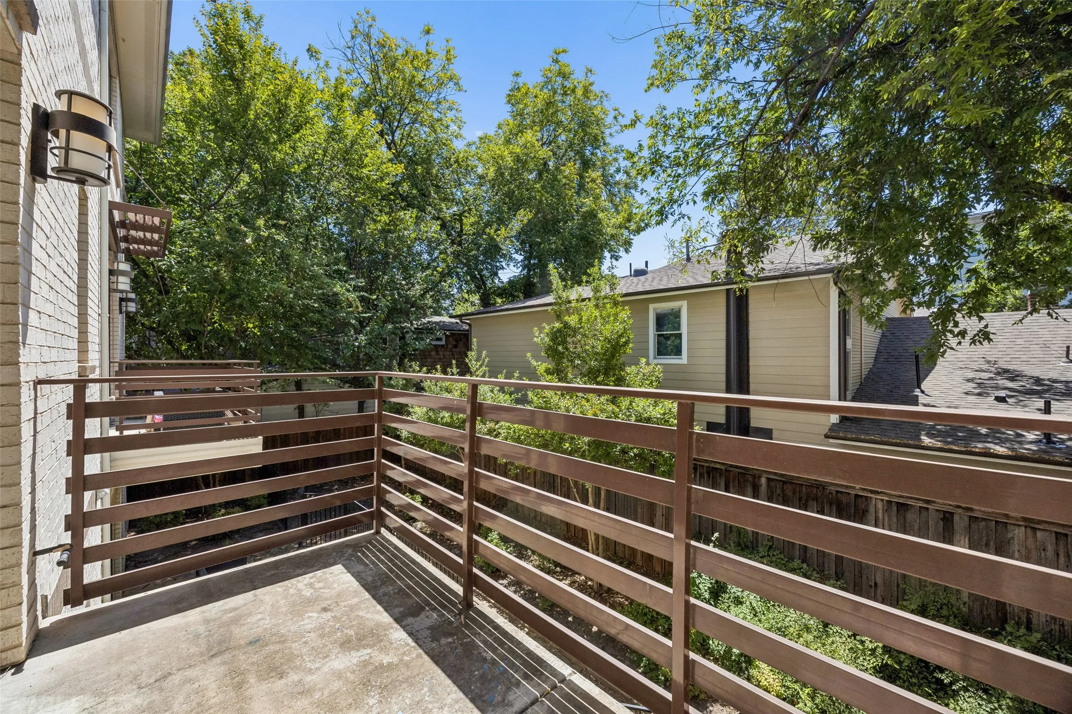 Townhouse For Sale in Dallas County , 4025 Lemmon Tree Place, Dallas, Texas 75219, 3 Bedroom, 4 Bathroom, 2 Garage spaces, 2,093 Sqft, built in 2014, mls#21361893, Real Estate Agent in Dallas, Homes For Sale in Dallas county, Homes For Sale in Dallas, Realtor in Dallas Texas, Real Estate Brokerage Independent Realty Texas, Luminita Cordes Realtor