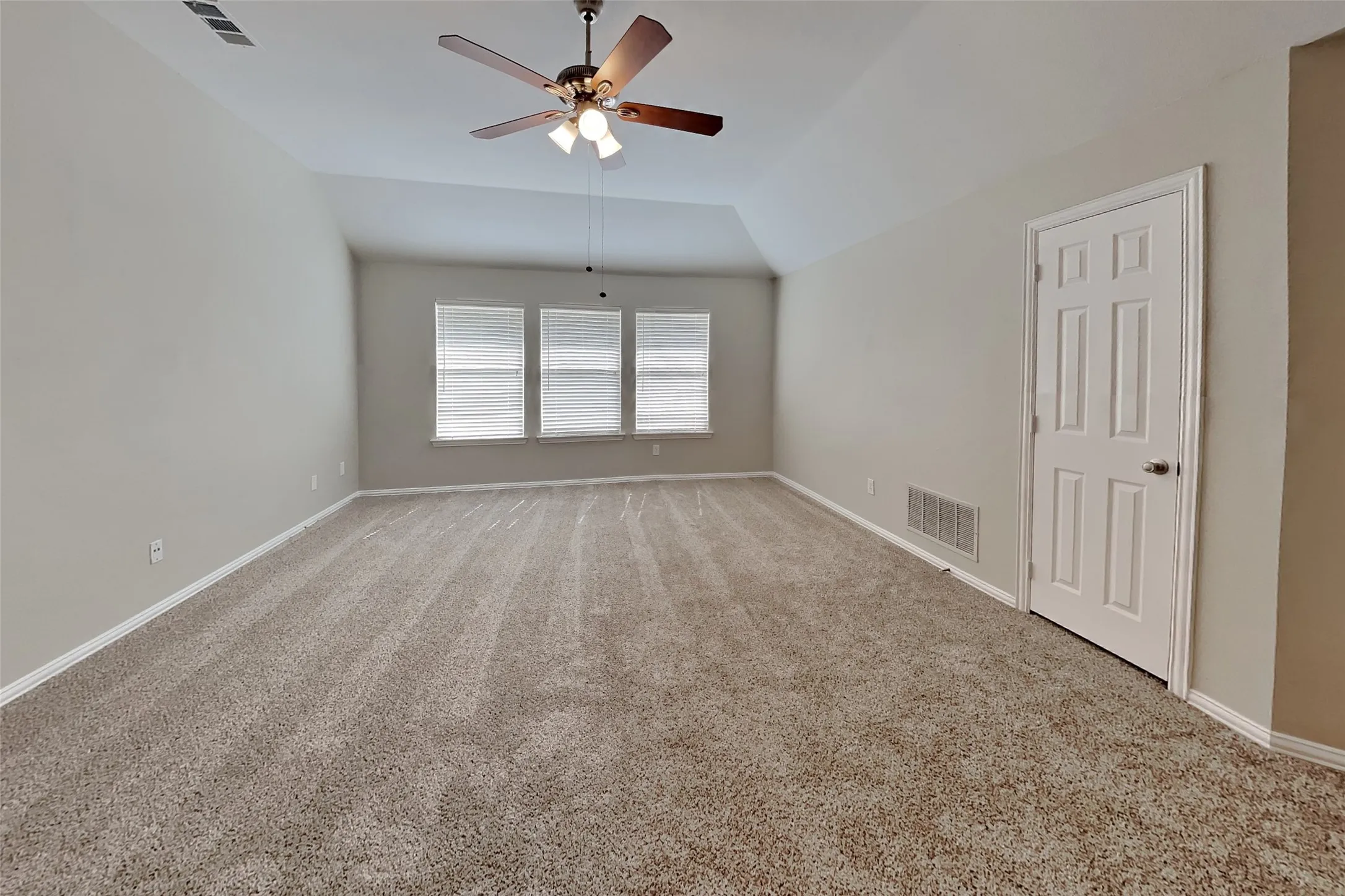 Single Family Residence For Rent in Rockwall County , 1285 Shores Boulevard, Rockwall, Texas 75087, 4 Bedroom, 3 Bathroom, 2 Garage spaces, 2,888 Sqft, built in 1997, mls#21362725, Real Estate Agent in Rockwall, Homes For Rent in Rockwall county, Homes For Rent in Rockwall, Realtor in Rockwall Texas, Real Estate Brokerage Independent Realty Texas, Luminita Cordes Realtor