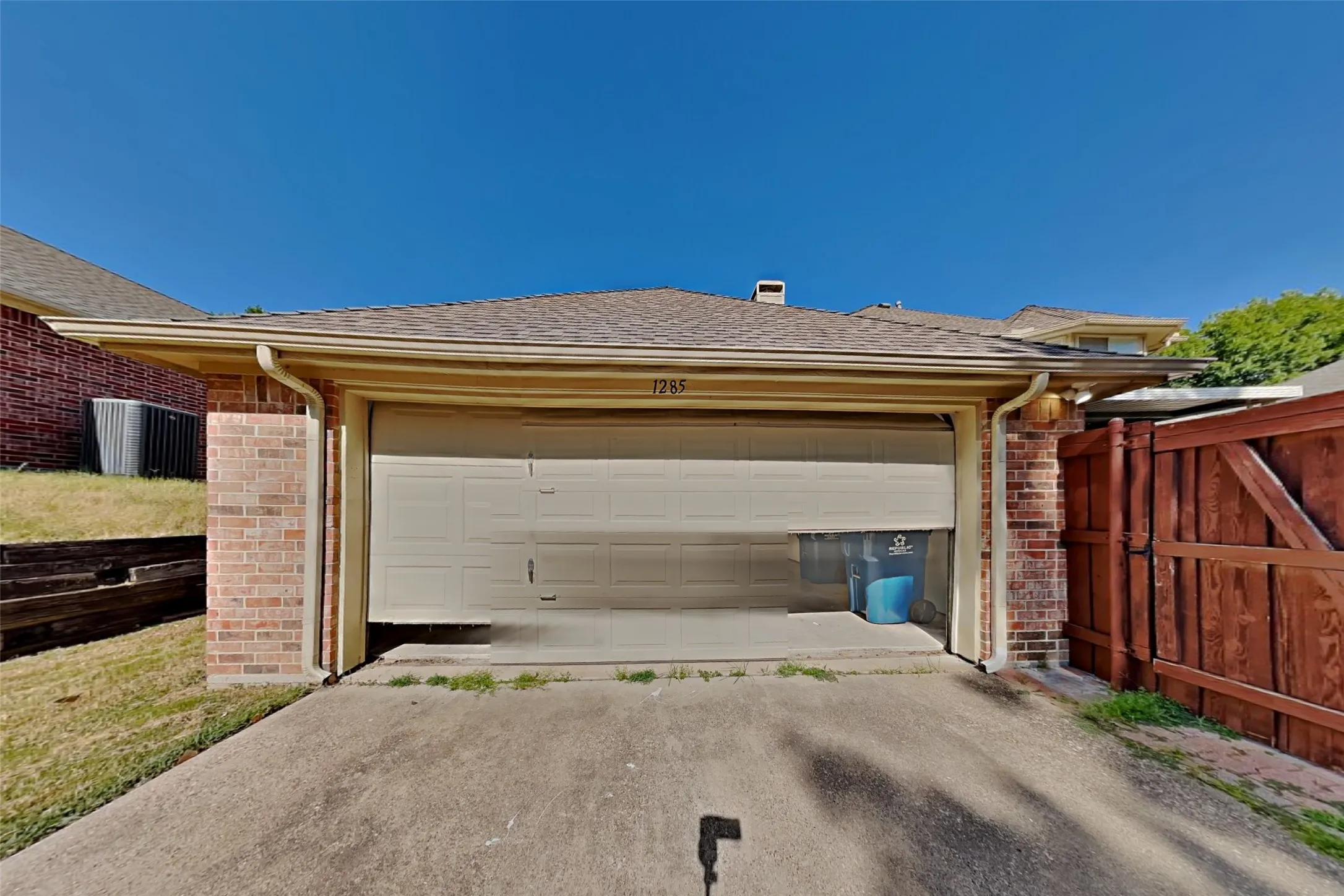 Single Family Residence For Rent in Rockwall County , 1285 Shores Boulevard, Rockwall, Texas 75087, 4 Bedroom, 3 Bathroom, 2 Garage spaces, 2,888 Sqft, built in 1997, mls#21362725, Real Estate Agent in Rockwall, Homes For Rent in Rockwall county, Homes For Rent in Rockwall, Realtor in Rockwall Texas, Real Estate Brokerage Independent Realty Texas, Luminita Cordes Realtor