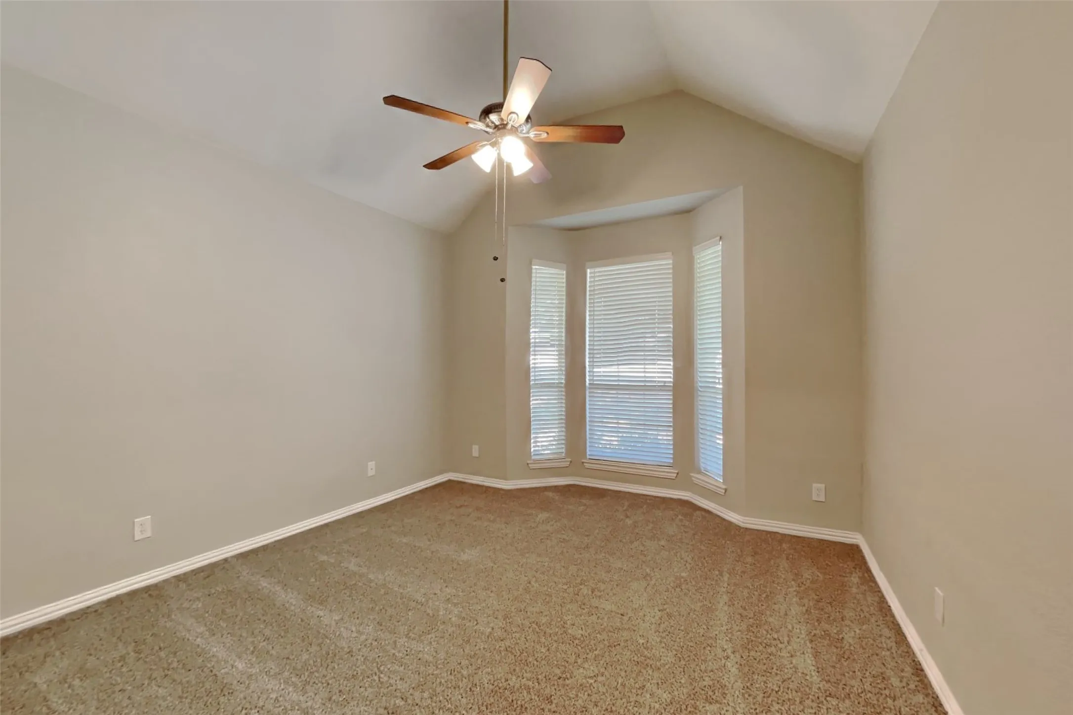 Single Family Residence For Rent in Rockwall County , 1285 Shores Boulevard, Rockwall, Texas 75087, 4 Bedroom, 3 Bathroom, 2 Garage spaces, 2,888 Sqft, built in 1997, mls#21362725, Real Estate Agent in Rockwall, Homes For Rent in Rockwall county, Homes For Rent in Rockwall, Realtor in Rockwall Texas, Real Estate Brokerage Independent Realty Texas, Luminita Cordes Realtor