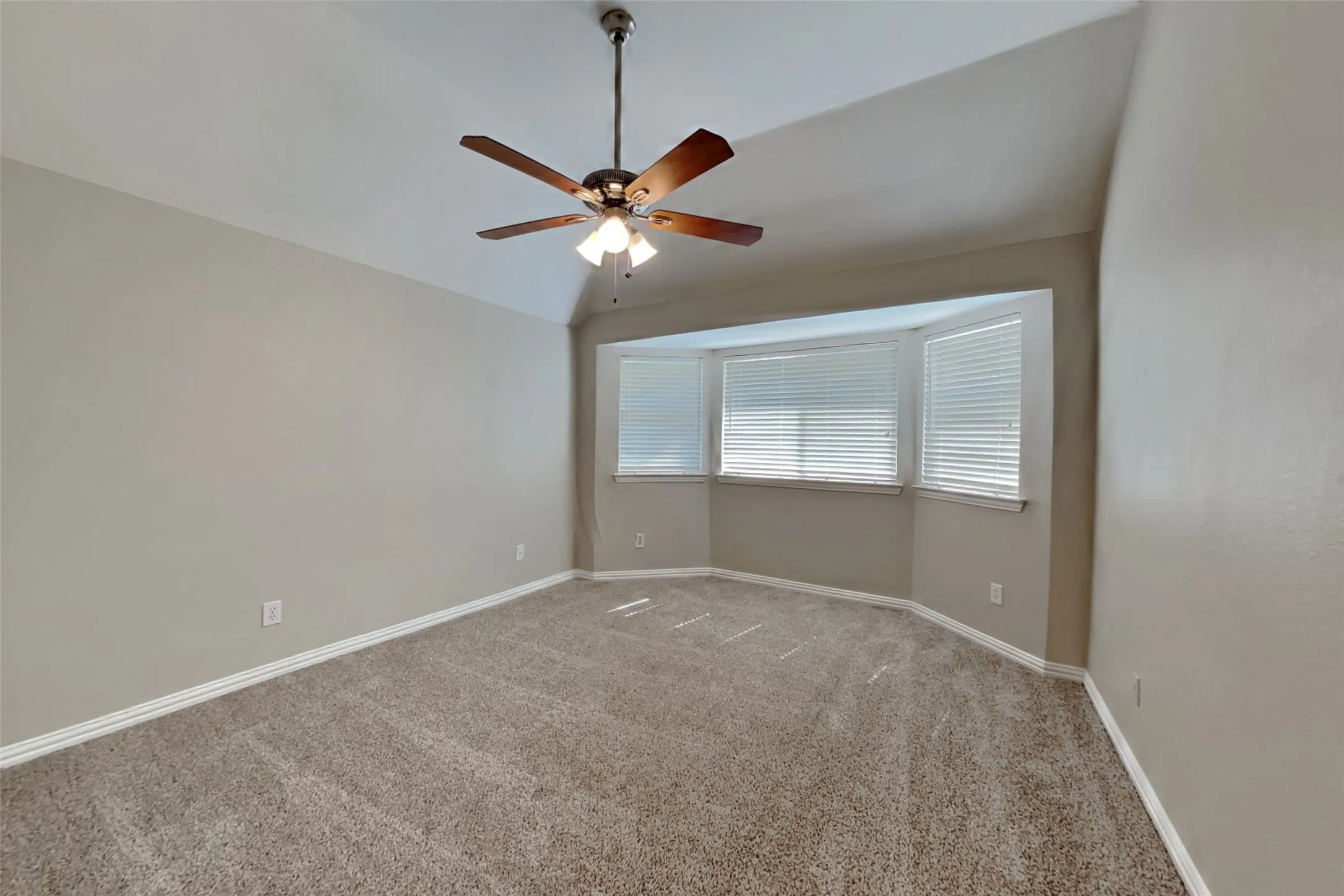 Single Family Residence For Rent in Rockwall County , 1285 Shores Boulevard, Rockwall, Texas 75087, 4 Bedroom, 3 Bathroom, 2 Garage spaces, 2,888 Sqft, built in 1997, mls#21362725, Real Estate Agent in Rockwall, Homes For Rent in Rockwall county, Homes For Rent in Rockwall, Realtor in Rockwall Texas, Real Estate Brokerage Independent Realty Texas, Luminita Cordes Realtor