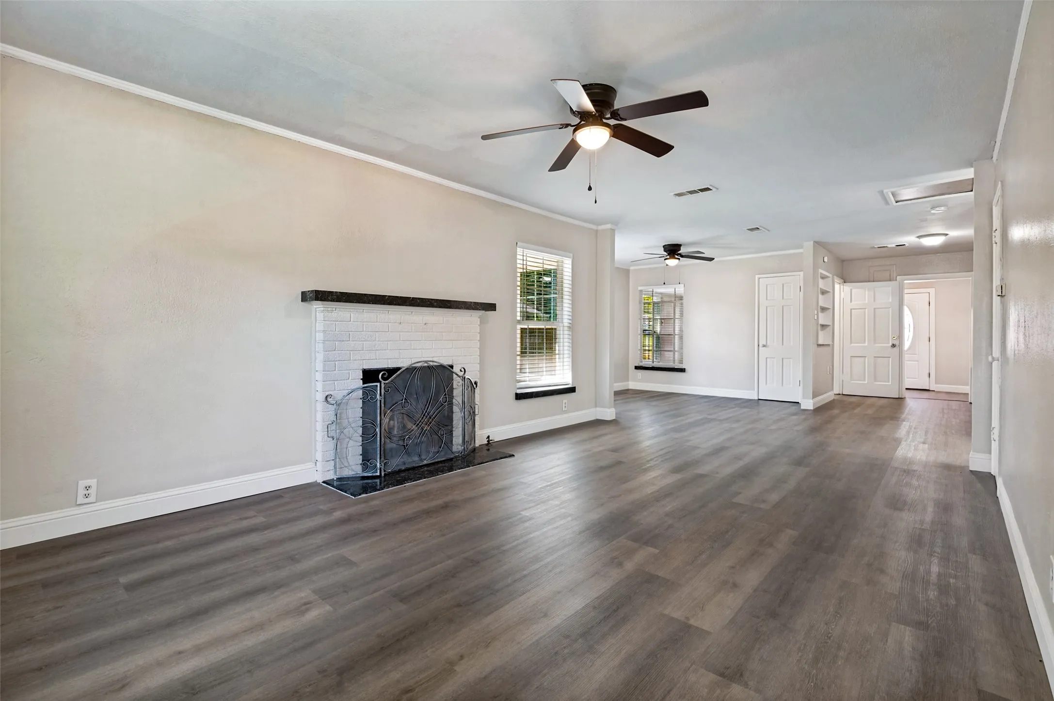 Single Family Residence For Sale in Dallas County , 705 Reverchon Drive, Dallas, Texas 75211, 3 Bedroom, 1 Bathroom, 1 Garage spaces, 1,149 Sqft, built in 1944, mls#21362966, Real Estate Agent in Dallas, Homes For Sale in Dallas county, Homes For Sale in Dallas, Realtor in Dallas Texas, Real Estate Brokerage Independent Realty Texas, Luminita Cordes Realtor