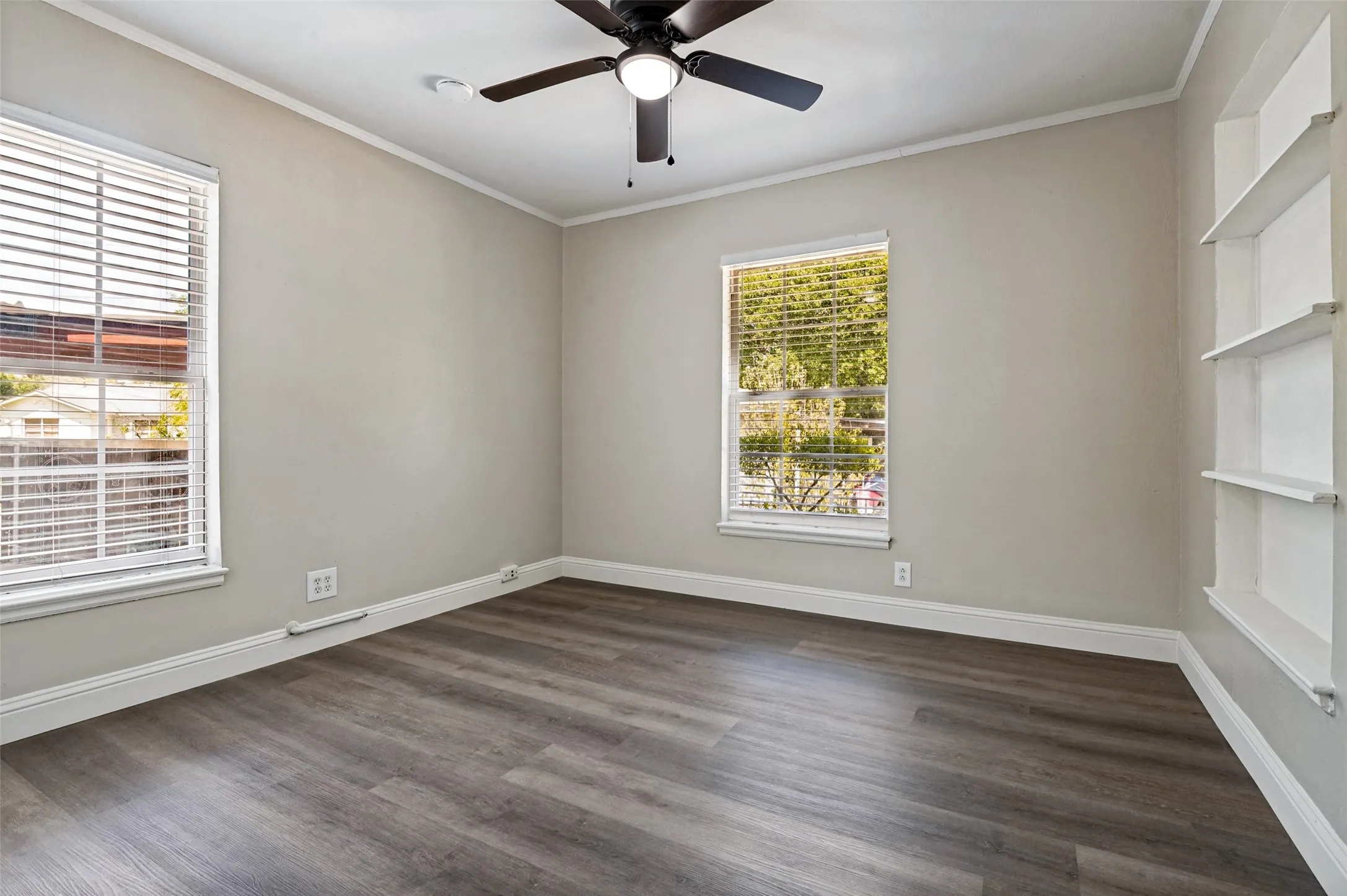 Single Family Residence For Sale in Dallas County , 705 Reverchon Drive, Dallas, Texas 75211, 3 Bedroom, 1 Bathroom, 1 Garage spaces, 1,149 Sqft, built in 1944, mls#21362966, Real Estate Agent in Dallas, Homes For Sale in Dallas county, Homes For Sale in Dallas, Realtor in Dallas Texas, Real Estate Brokerage Independent Realty Texas, Luminita Cordes Realtor