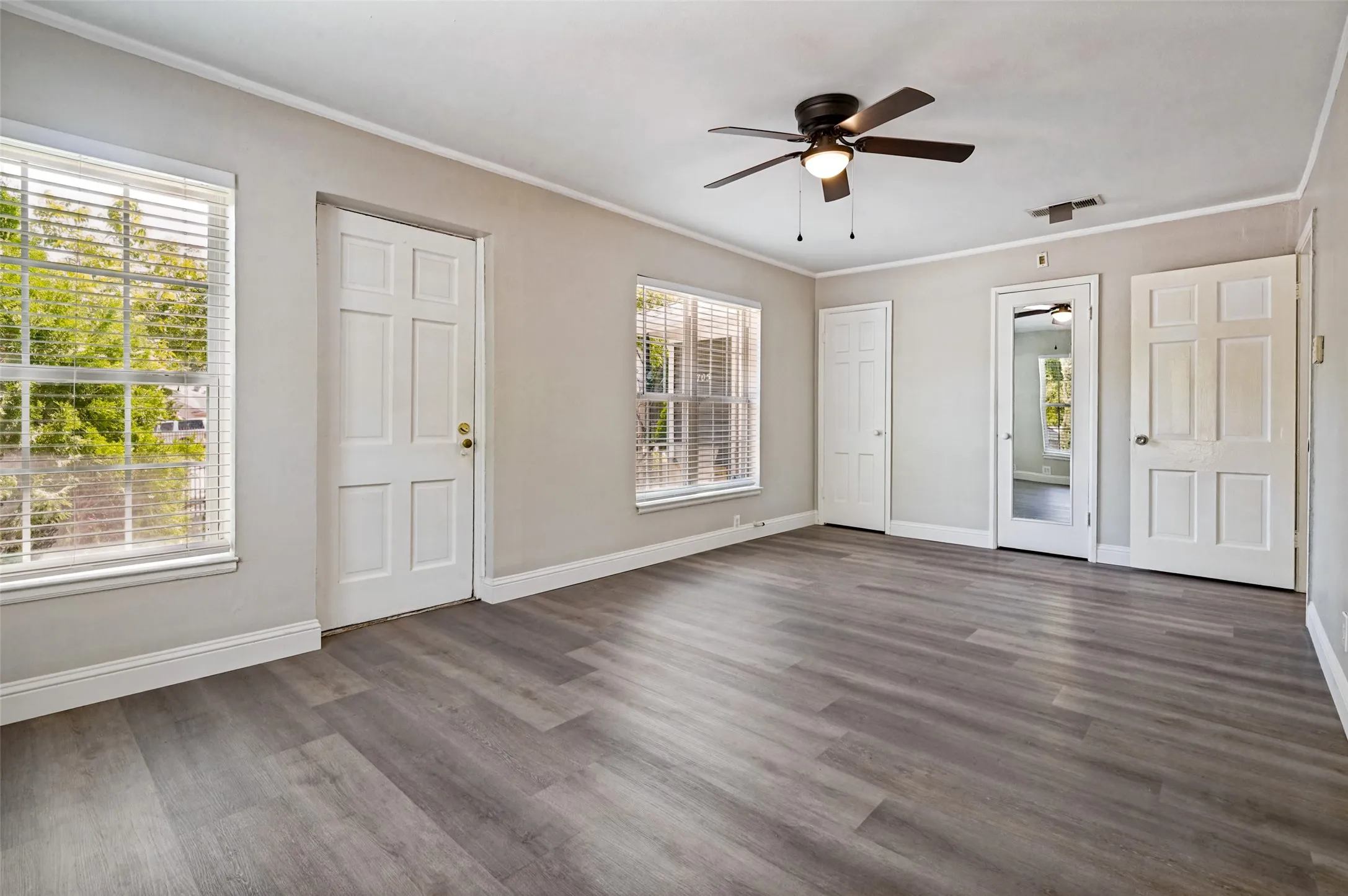 Single Family Residence For Sale in Dallas County , 705 Reverchon Drive, Dallas, Texas 75211, 3 Bedroom, 1 Bathroom, 1 Garage spaces, 1,149 Sqft, built in 1944, mls#21362966, Real Estate Agent in Dallas, Homes For Sale in Dallas county, Homes For Sale in Dallas, Realtor in Dallas Texas, Real Estate Brokerage Independent Realty Texas, Luminita Cordes Realtor