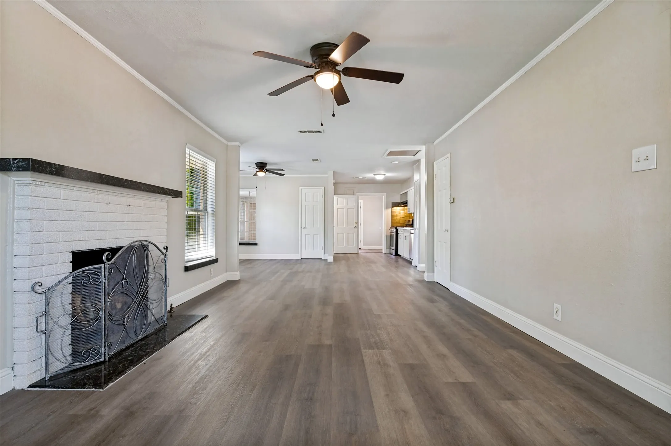 Single Family Residence For Sale in Dallas County , 705 Reverchon Drive, Dallas, Texas 75211, 3 Bedroom, 1 Bathroom, 1 Garage spaces, 1,149 Sqft, built in 1944, mls#21362966, Real Estate Agent in Dallas, Homes For Sale in Dallas county, Homes For Sale in Dallas, Realtor in Dallas Texas, Real Estate Brokerage Independent Realty Texas, Luminita Cordes Realtor