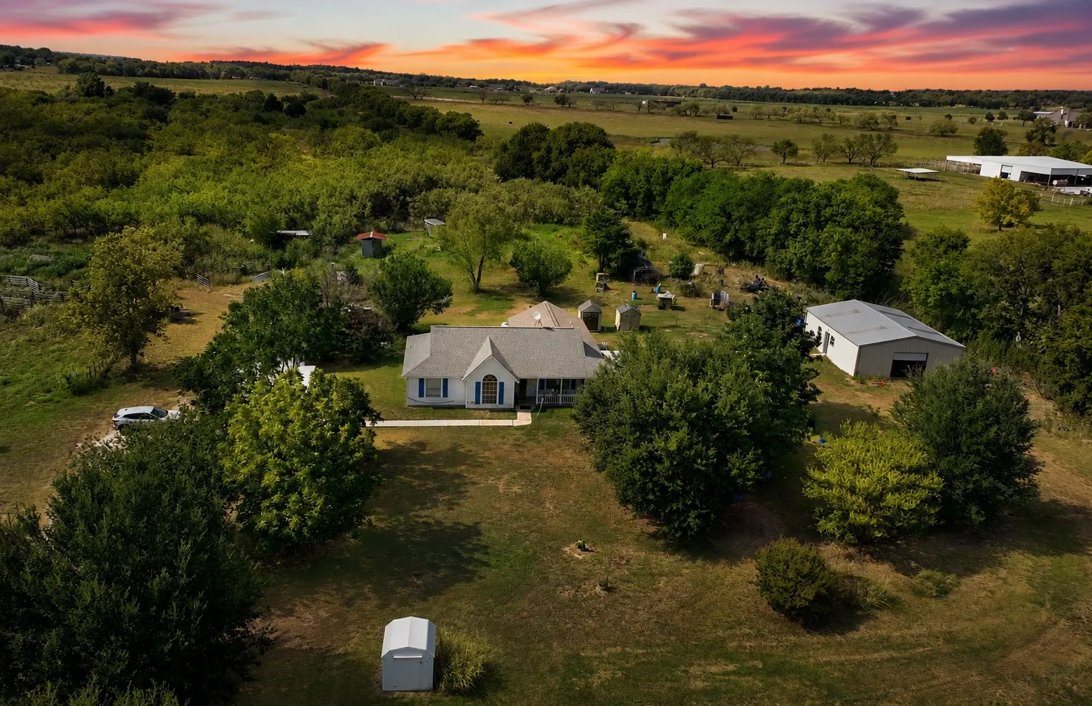 Warehouse For Sale in Ellis County , 820 Brigman Road, Maypearl, Texas 76064, 3 Bedroom, 2 Bathroom, Garage spaces, 1,798 Sqft, built in 2000, mls#21350716, Real Estate Agent in Maypearl, Homes For Sale in Ellis county, Homes For Sale in Maypearl, Realtor in Maypearl Texas, Real Estate Brokerage Independent Realty Texas, Luminita Cordes Realtor