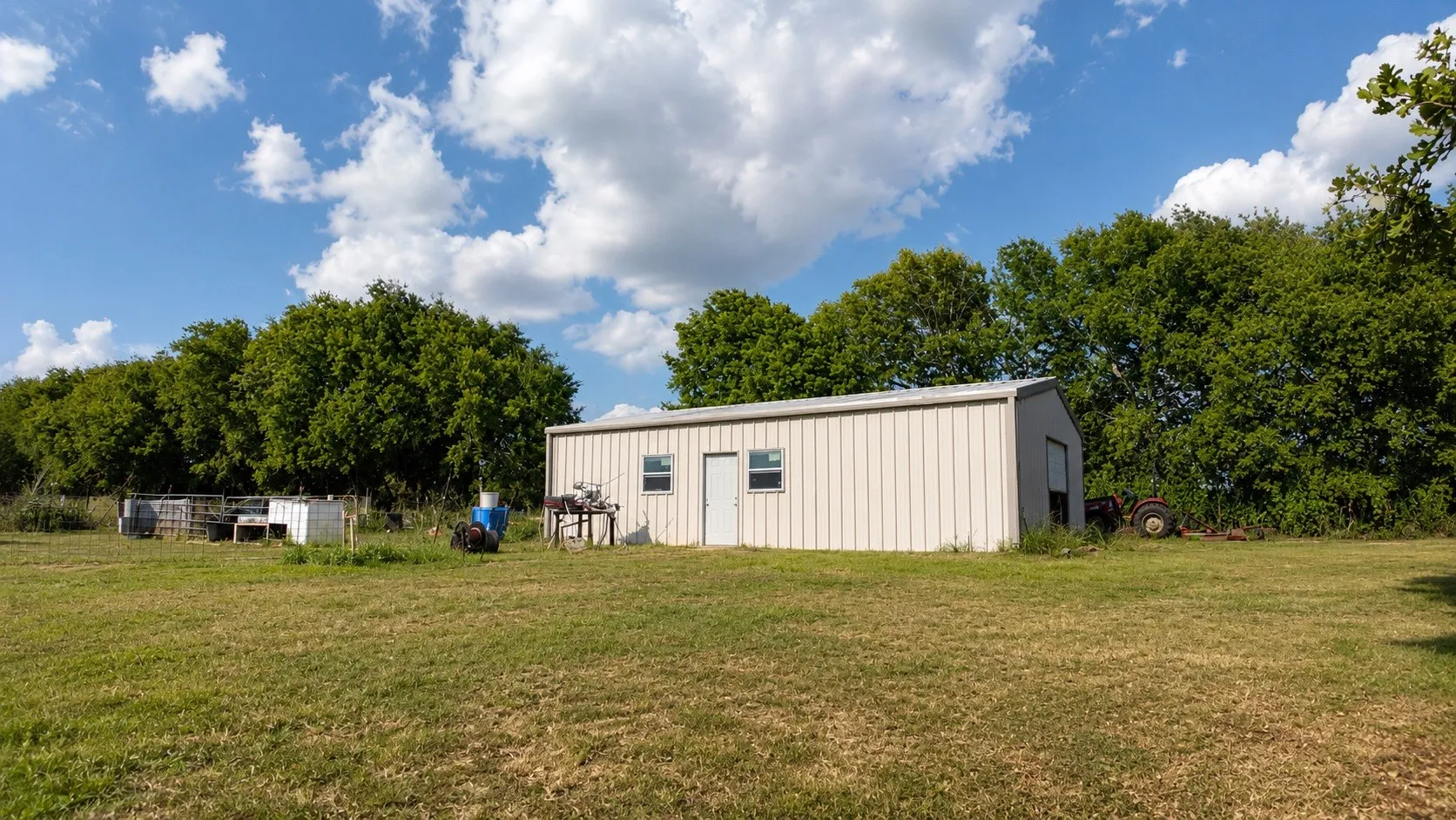 Warehouse For Sale in Ellis County , 820 Brigman Road, Maypearl, Texas 76064, 3 Bedroom, 2 Bathroom, Garage spaces, 1,798 Sqft, built in 2000, mls#21350716, Real Estate Agent in Maypearl, Homes For Sale in Ellis county, Homes For Sale in Maypearl, Realtor in Maypearl Texas, Real Estate Brokerage Independent Realty Texas, Luminita Cordes Realtor