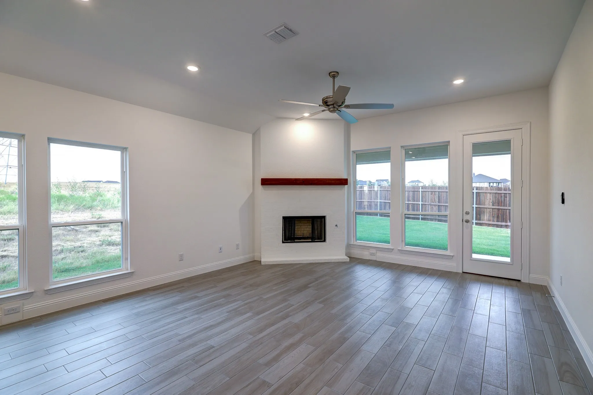 Single Family Residence For Sale in Tarrant County , 10171 blue jay Lane, Benbrook, Texas 76126, 4 Bedroom, 3 Bathroom, 2 Garage spaces, 2,367 Sqft, built in 2025, mls#21362978, Real Estate Agent in Benbrook, Homes For Sale in Tarrant county, Homes For Sale in Benbrook, Realtor in Benbrook Texas, Real Estate Brokerage Independent Realty Texas, Luminita Cordes Realtor