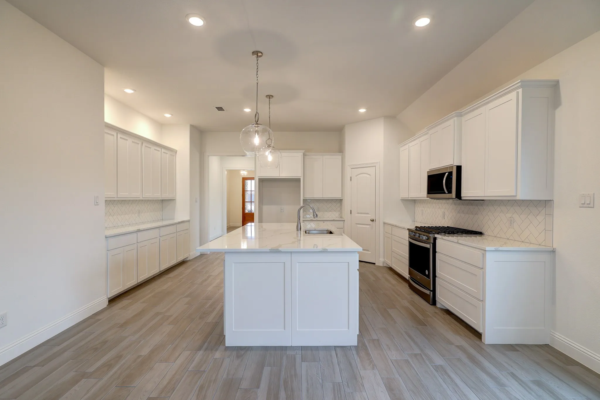 Single Family Residence For Sale in Tarrant County , 10171 blue jay Lane, Benbrook, Texas 76126, 4 Bedroom, 3 Bathroom, 2 Garage spaces, 2,367 Sqft, built in 2025, mls#21362978, Real Estate Agent in Benbrook, Homes For Sale in Tarrant county, Homes For Sale in Benbrook, Realtor in Benbrook Texas, Real Estate Brokerage Independent Realty Texas, Luminita Cordes Realtor