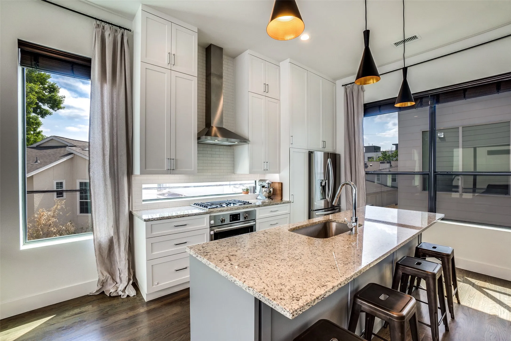 Condominium For Rent in Dallas County , 5912 Lindell Avenue 105, Dallas, Texas 75206, 2 Bedroom, 3 Bathroom, 2 Garage spaces, 1,659 Sqft, built in 2017, mls#21362754, Real Estate Agent in Dallas, Homes For Rent in Dallas county, Homes For Rent in Dallas, Realtor in Dallas Texas, Real Estate Brokerage Independent Realty Texas, Luminita Cordes Realtor