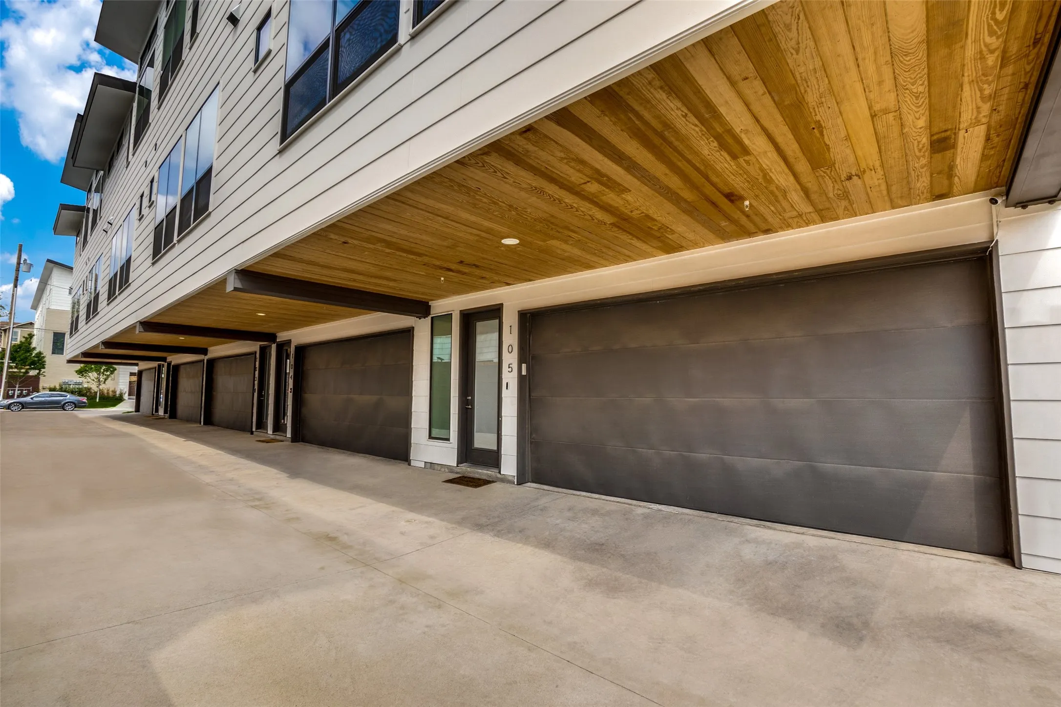 Condominium For Rent in Dallas County , 5912 Lindell Avenue 105, Dallas, Texas 75206, 2 Bedroom, 3 Bathroom, 2 Garage spaces, 1,659 Sqft, built in 2017, mls#21362754, Real Estate Agent in Dallas, Homes For Rent in Dallas county, Homes For Rent in Dallas, Realtor in Dallas Texas, Real Estate Brokerage Independent Realty Texas, Luminita Cordes Realtor