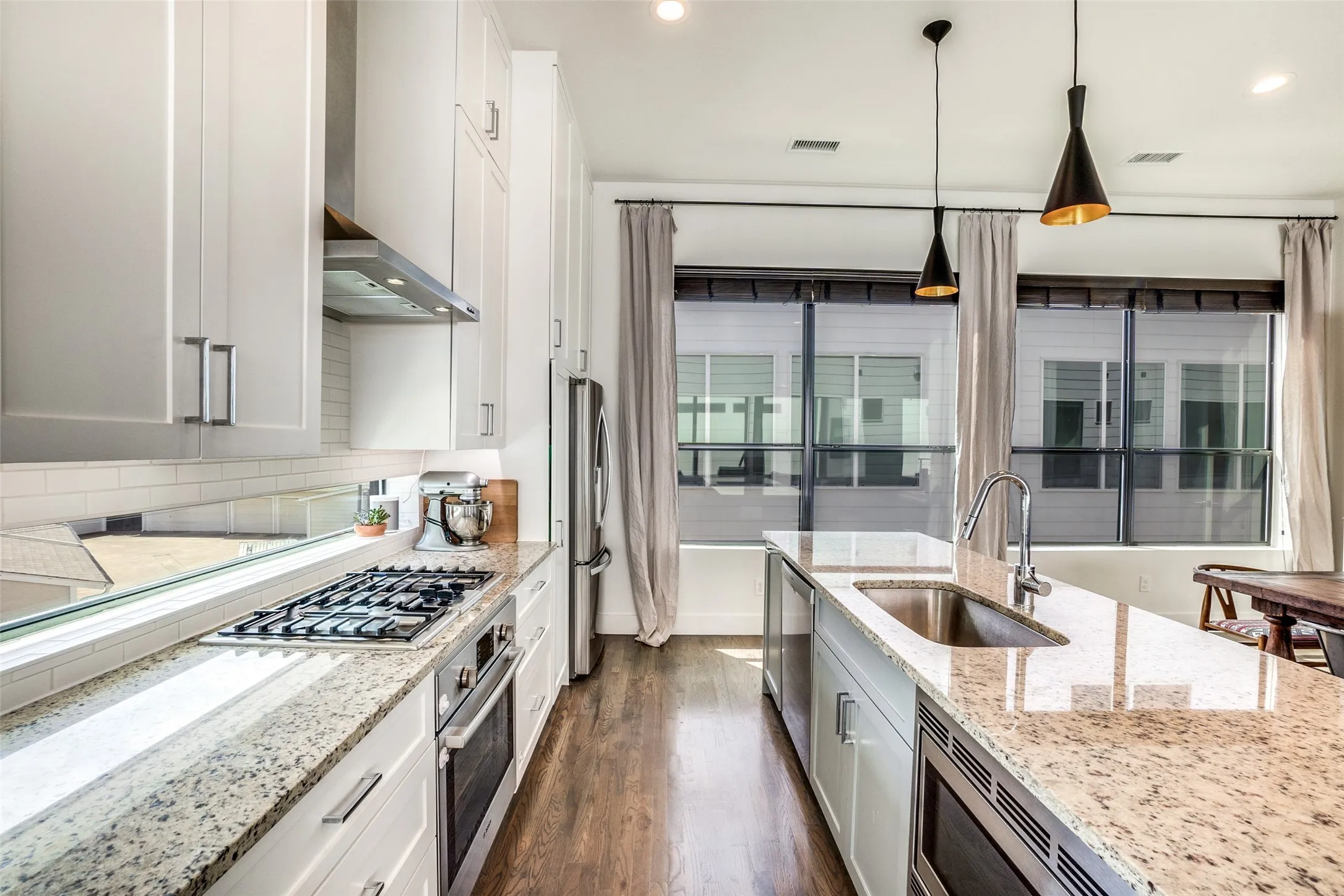 Condominium For Rent in Dallas County , 5912 Lindell Avenue 105, Dallas, Texas 75206, 2 Bedroom, 3 Bathroom, 2 Garage spaces, 1,659 Sqft, built in 2017, mls#21362754, Real Estate Agent in Dallas, Homes For Rent in Dallas county, Homes For Rent in Dallas, Realtor in Dallas Texas, Real Estate Brokerage Independent Realty Texas, Luminita Cordes Realtor