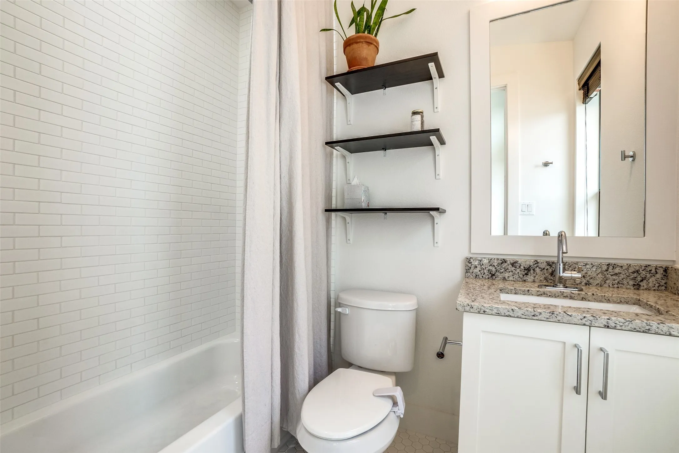 Condominium For Rent in Dallas County , 5912 Lindell Avenue 105, Dallas, Texas 75206, 2 Bedroom, 3 Bathroom, 2 Garage spaces, 1,659 Sqft, built in 2017, mls#21362754, Real Estate Agent in Dallas, Homes For Rent in Dallas county, Homes For Rent in Dallas, Realtor in Dallas Texas, Real Estate Brokerage Independent Realty Texas, Luminita Cordes Realtor