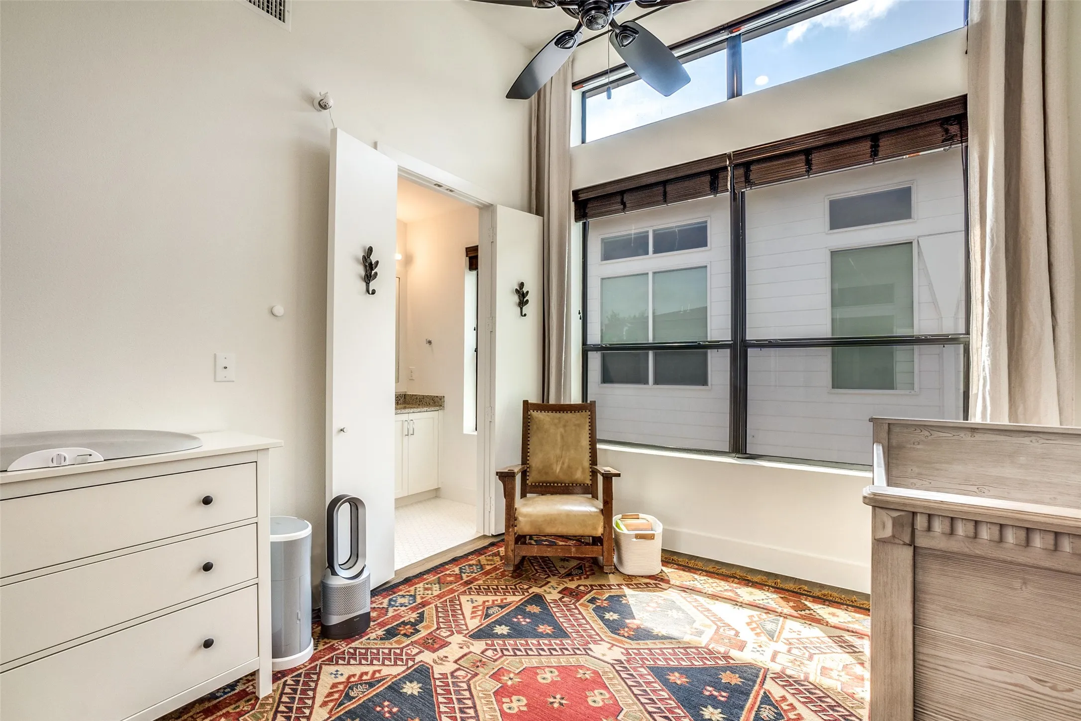 Condominium For Rent in Dallas County , 5912 Lindell Avenue 105, Dallas, Texas 75206, 2 Bedroom, 3 Bathroom, 2 Garage spaces, 1,659 Sqft, built in 2017, mls#21362754, Real Estate Agent in Dallas, Homes For Rent in Dallas county, Homes For Rent in Dallas, Realtor in Dallas Texas, Real Estate Brokerage Independent Realty Texas, Luminita Cordes Realtor