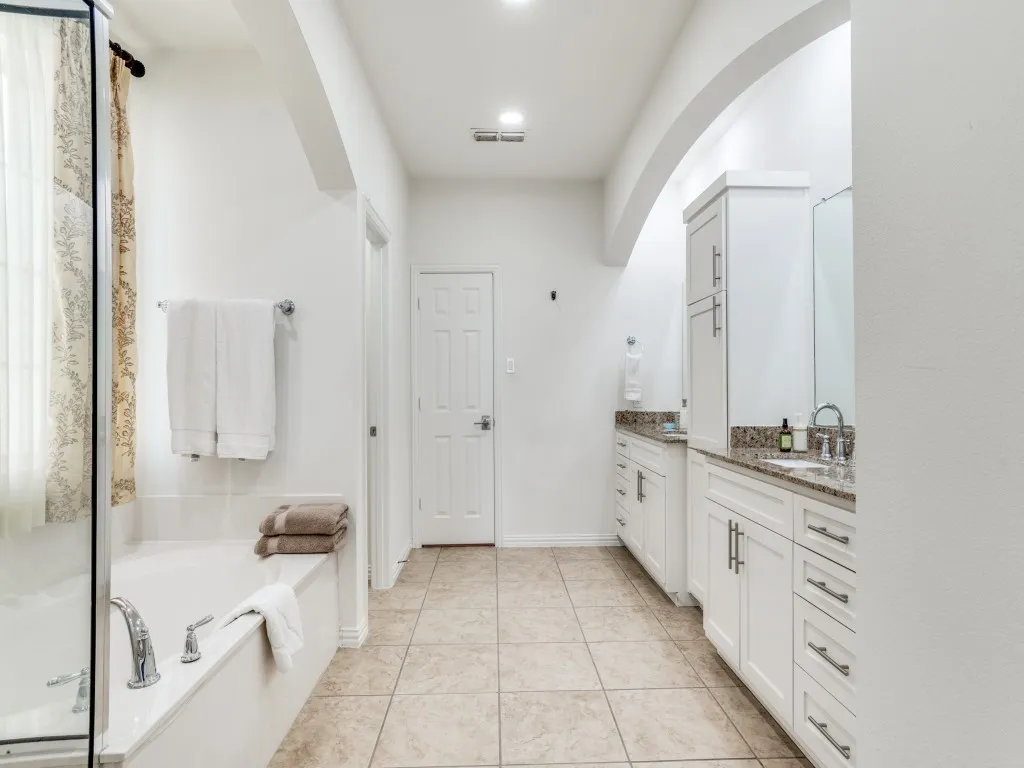 Single Family Residence For Rent in Dallas County , 7110 Waterbury Drive, Rowlett, Texas 75089, 4 Bedroom, 4 Bathroom, 2 Garage spaces, 3,814 Sqft, built in 2008, mls#21362931, Real Estate Agent in Rowlett, Homes For Rent in Dallas county, Homes For Rent in Rowlett, Realtor in Rowlett Texas, Real Estate Brokerage Independent Realty Texas, Luminita Cordes Realtor