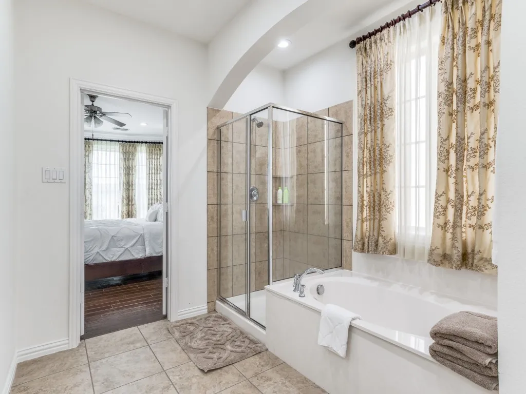 Single Family Residence For Rent in Dallas County , 7110 Waterbury Drive, Rowlett, Texas 75089, 4 Bedroom, 4 Bathroom, 2 Garage spaces, 3,814 Sqft, built in 2008, mls#21362931, Real Estate Agent in Rowlett, Homes For Rent in Dallas county, Homes For Rent in Rowlett, Realtor in Rowlett Texas, Real Estate Brokerage Independent Realty Texas, Luminita Cordes Realtor